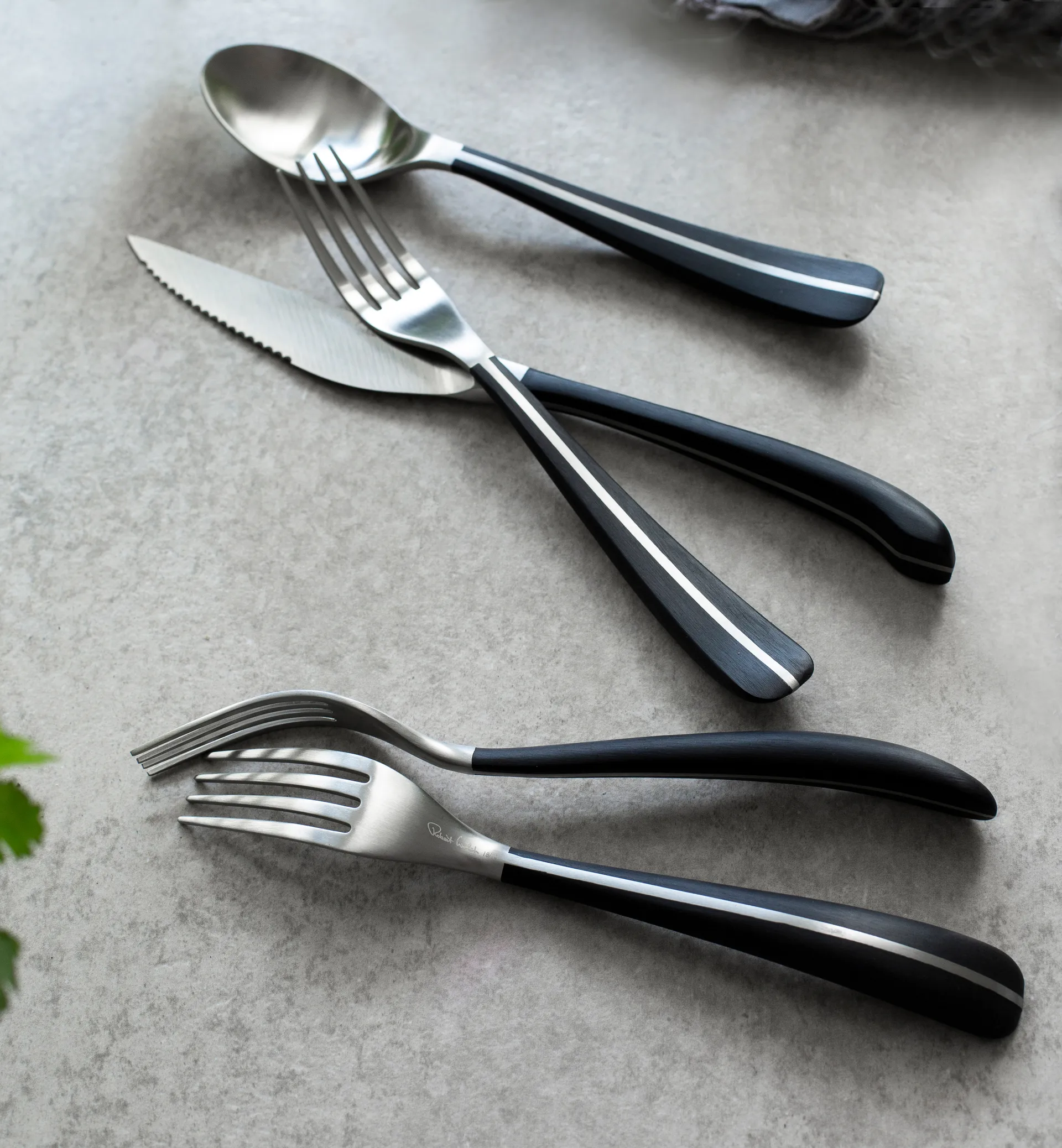 Cuchillo de carne Contour, negro Robert Welch