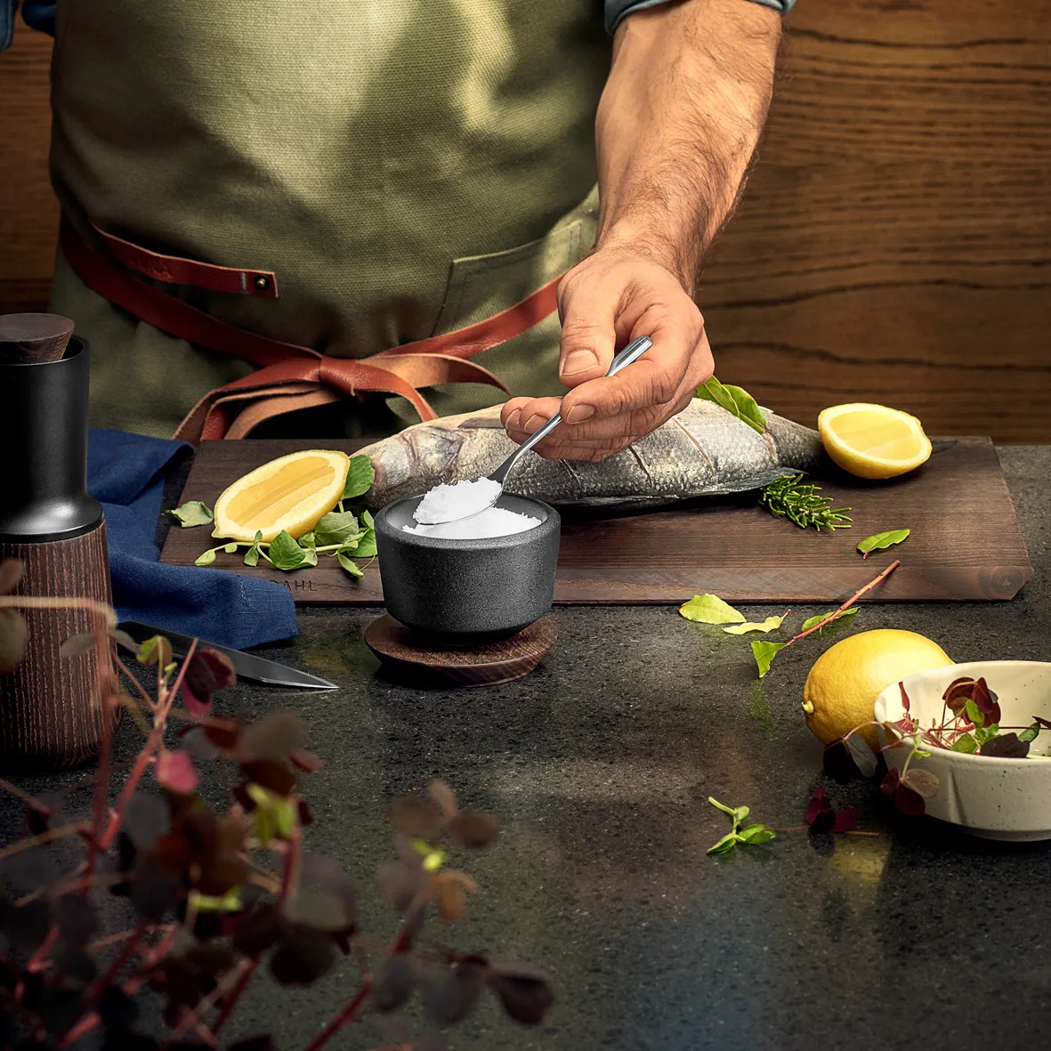 Salero con tapa Rå 15 cl, negro Rosendahl