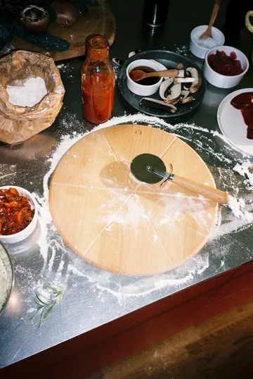 Tabla de pizza y cortador Grand Cru - Haya, Ø35 cm - Rosendahl
