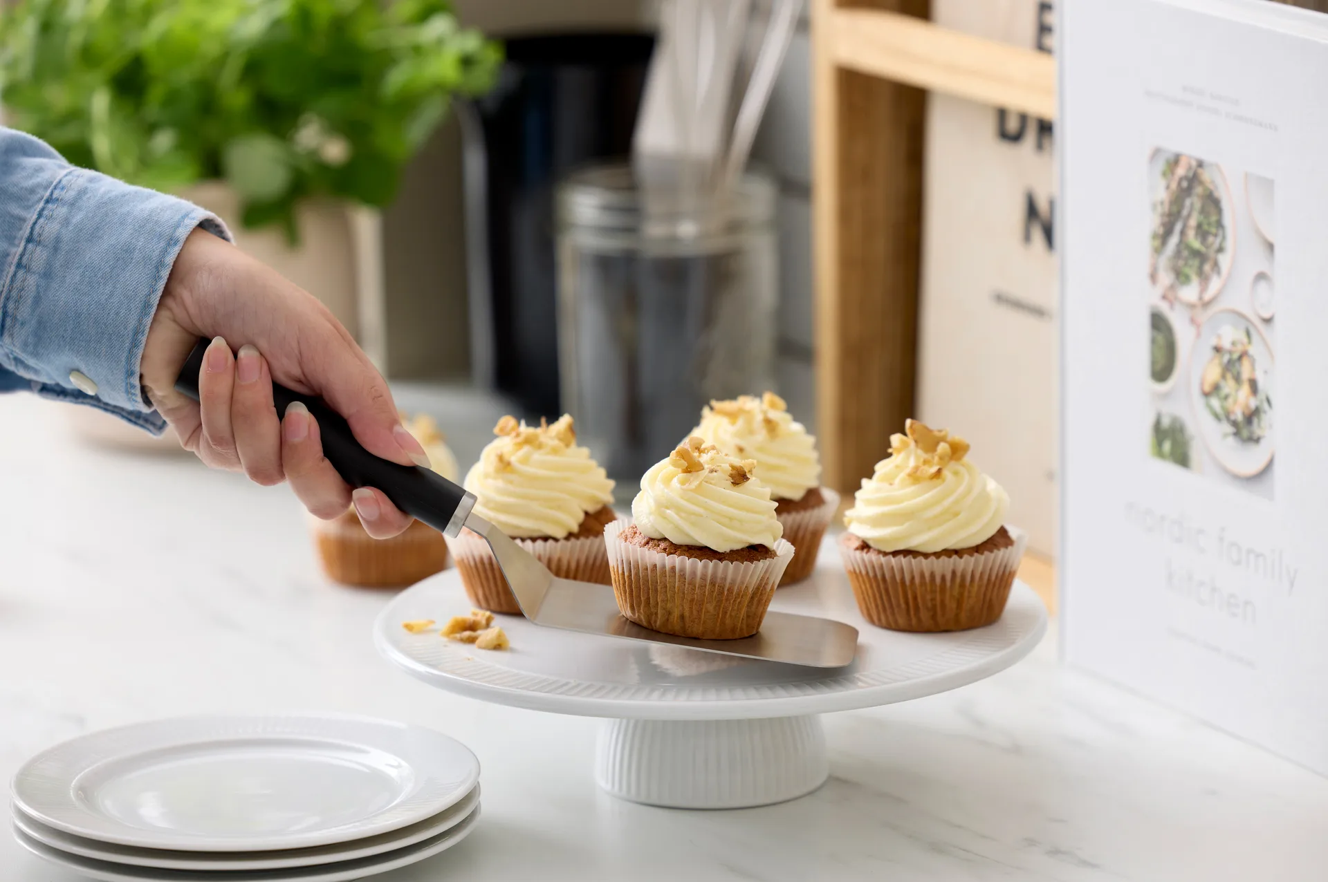 Emma espátula ancha de acero 26 cm, Negro Rosti