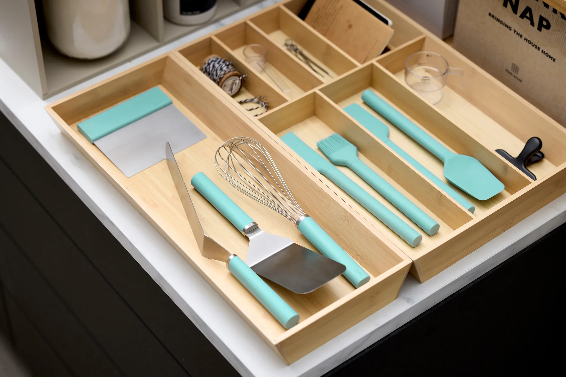 Espátula estrecha Emma de acero de 33 cm, Nordic green Rosti