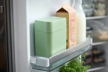 Quesera Classic con cortador de queso 16,5x10x19 cm - Verde misty - Rosti