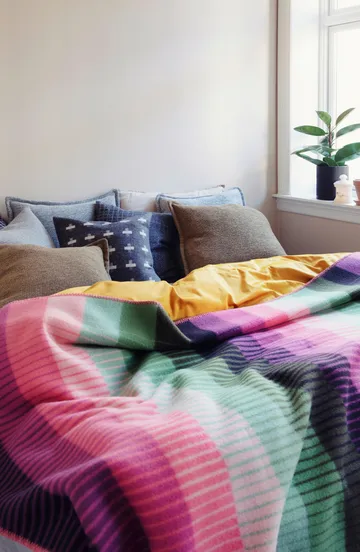 Manta Åsmund gradient 135x200 cm - Pink-green - Røros Tweed