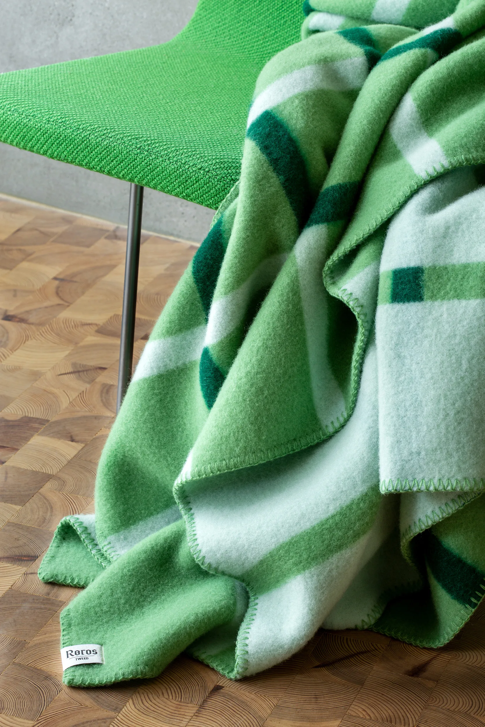 Manta Knut 135x200 cm, Field green Røros Tweed