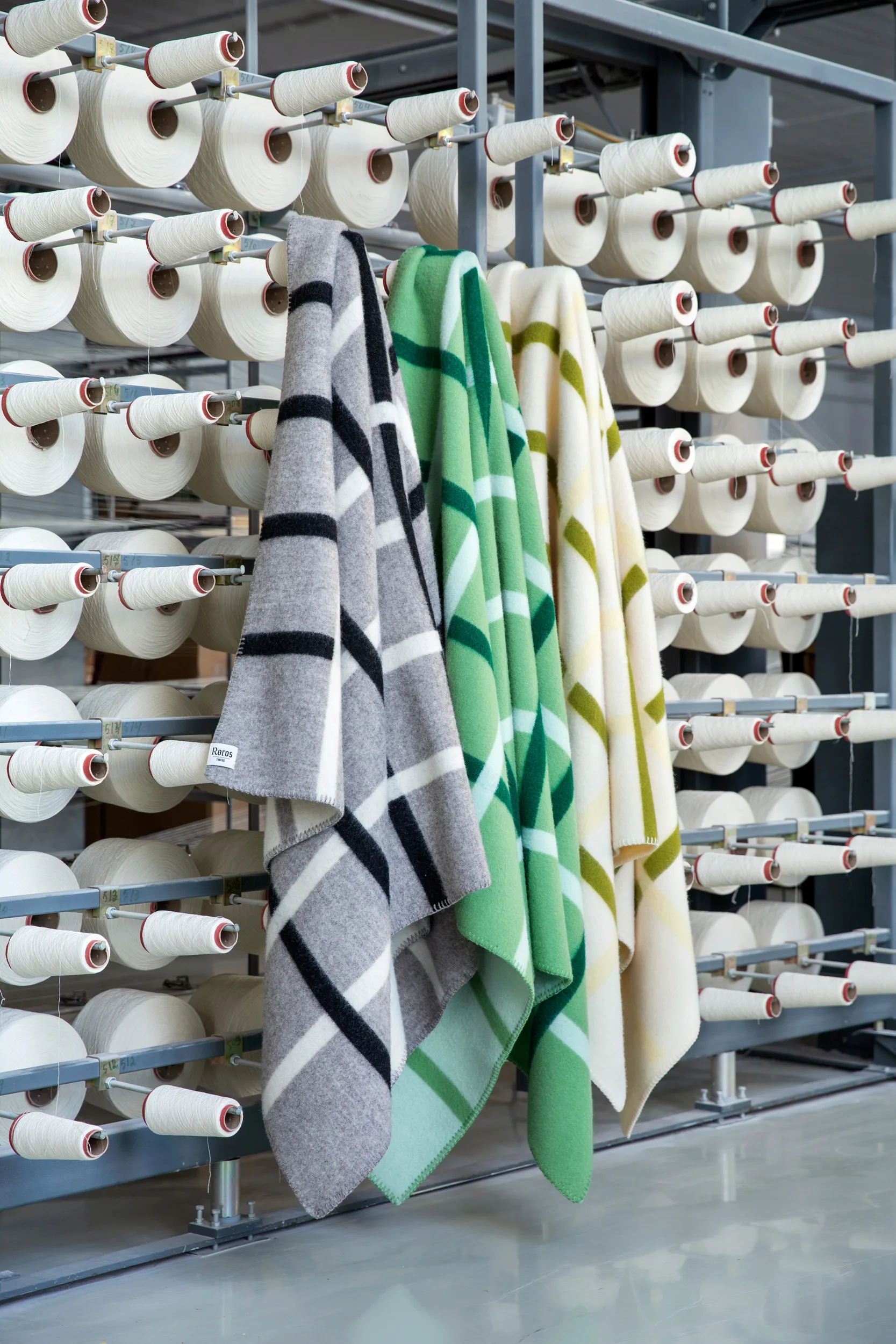 Manta Knut 135x200 cm, Lime Røros Tweed