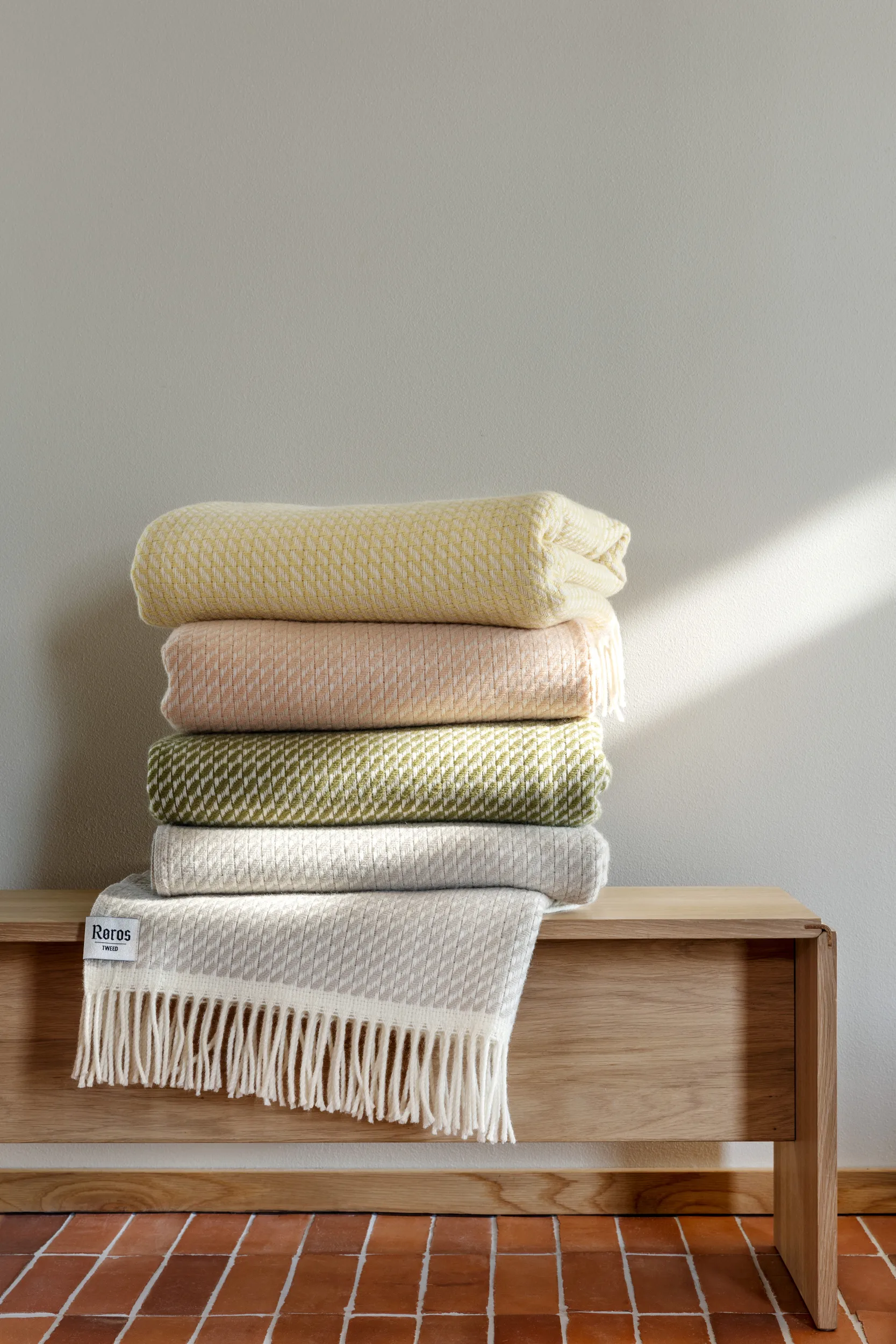 Manta Mello 150x210 cm, Lemon yellow Røros Tweed