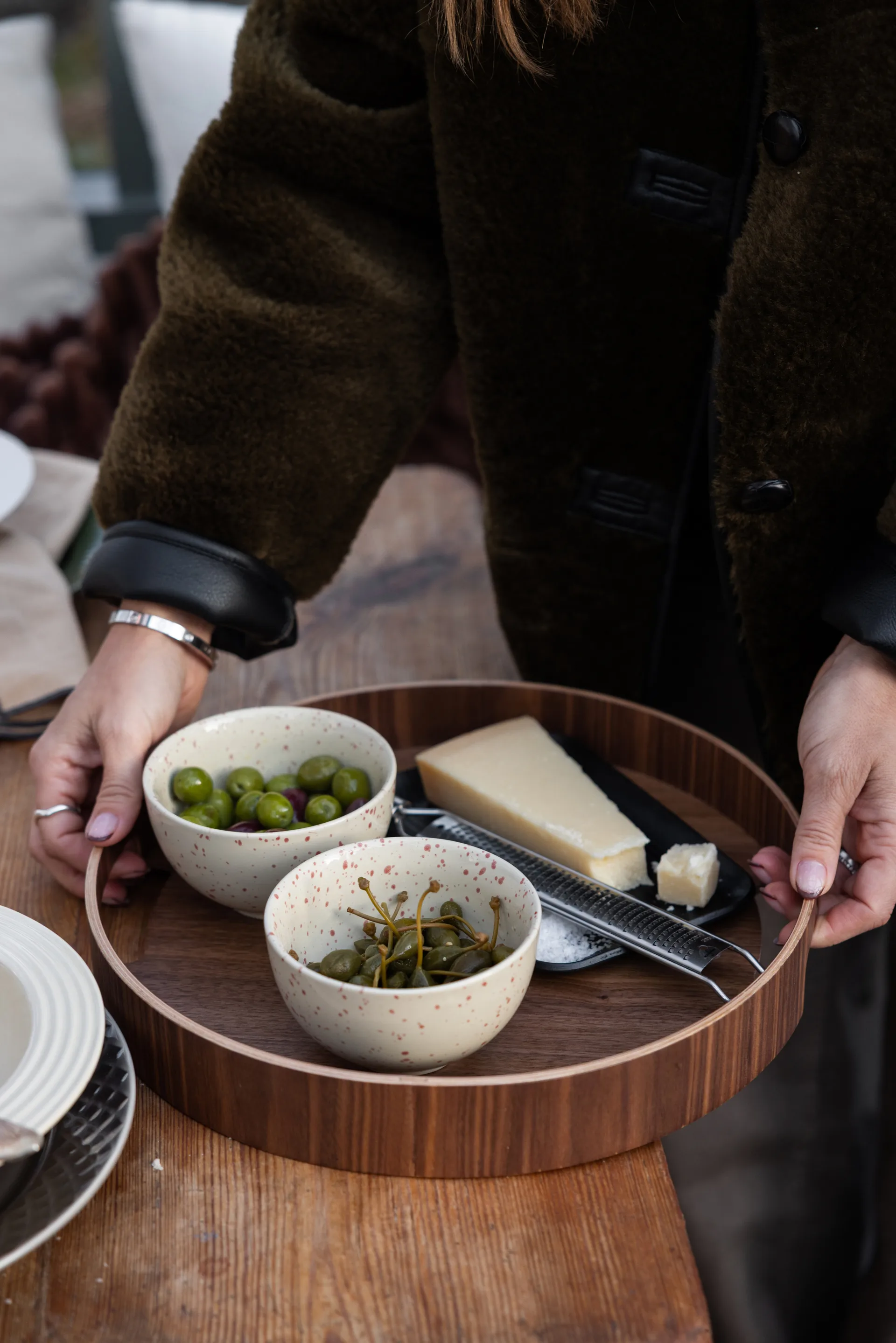 Bandeja redonda Hanna Ø35 cm, Marrón oscuro Sagaform