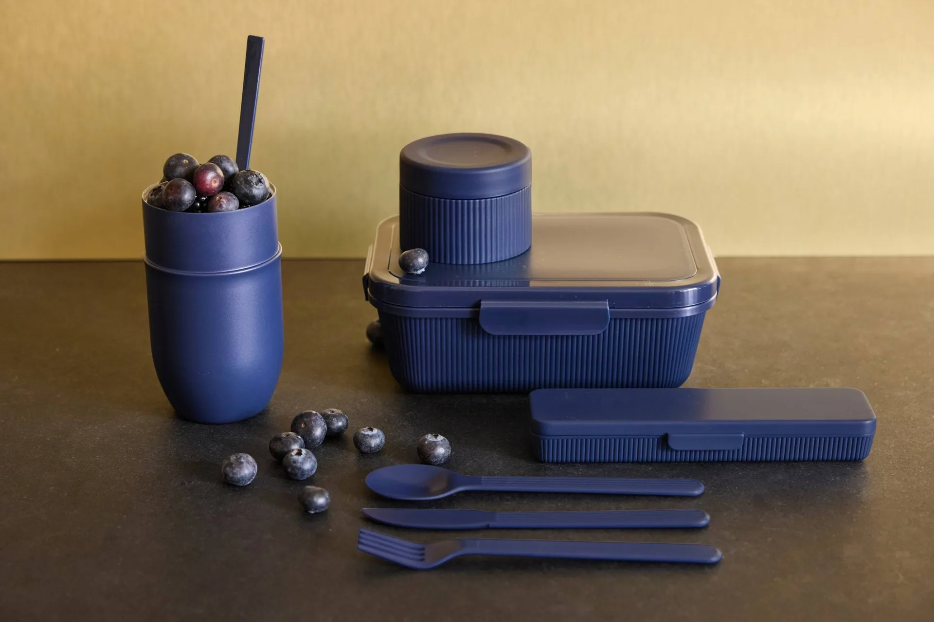 Cubertería Tina, Azul Pantone 2379C Sagaform