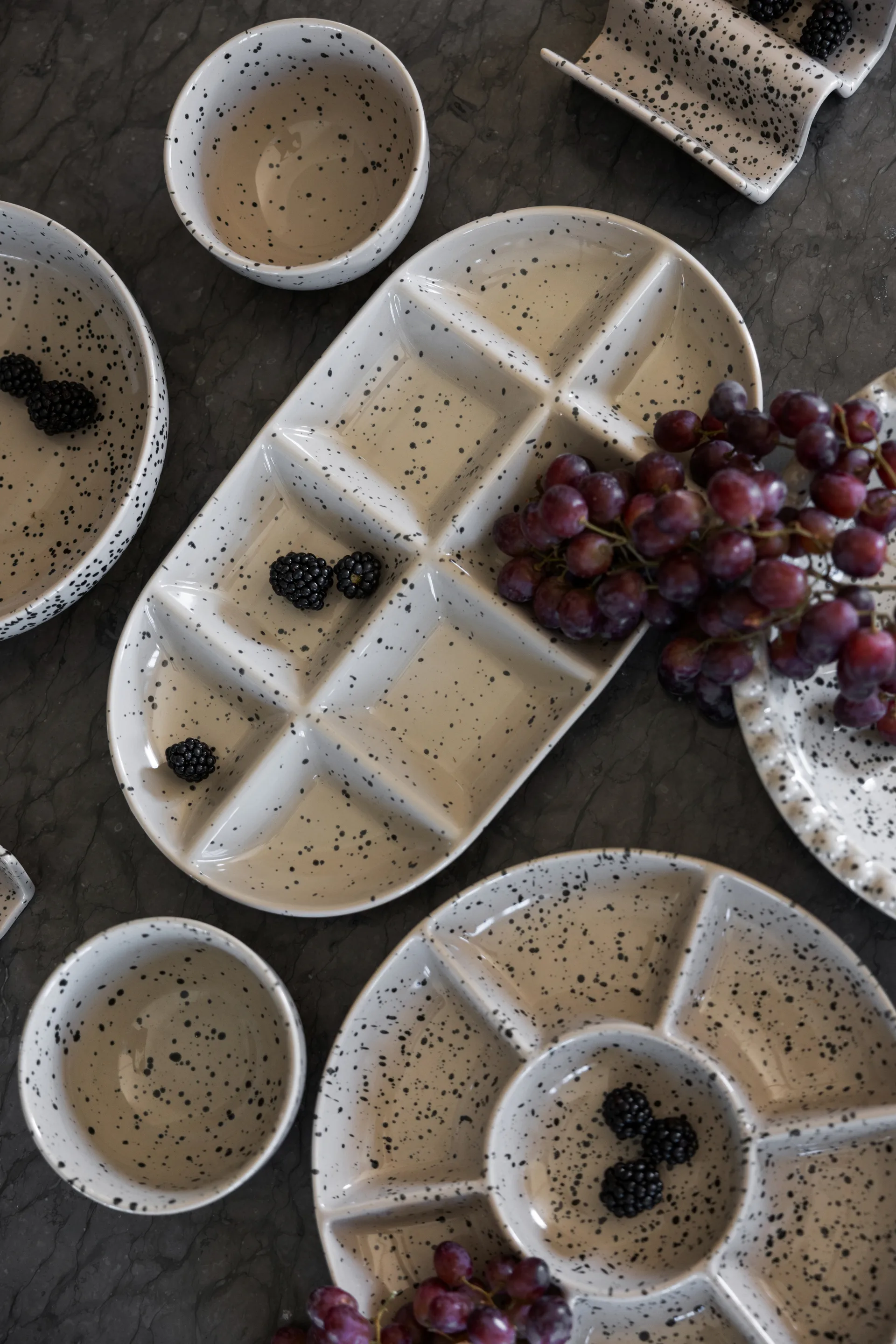 Fuente para servir Ditte grande 20x36 cm, Gris-negro Sagaform