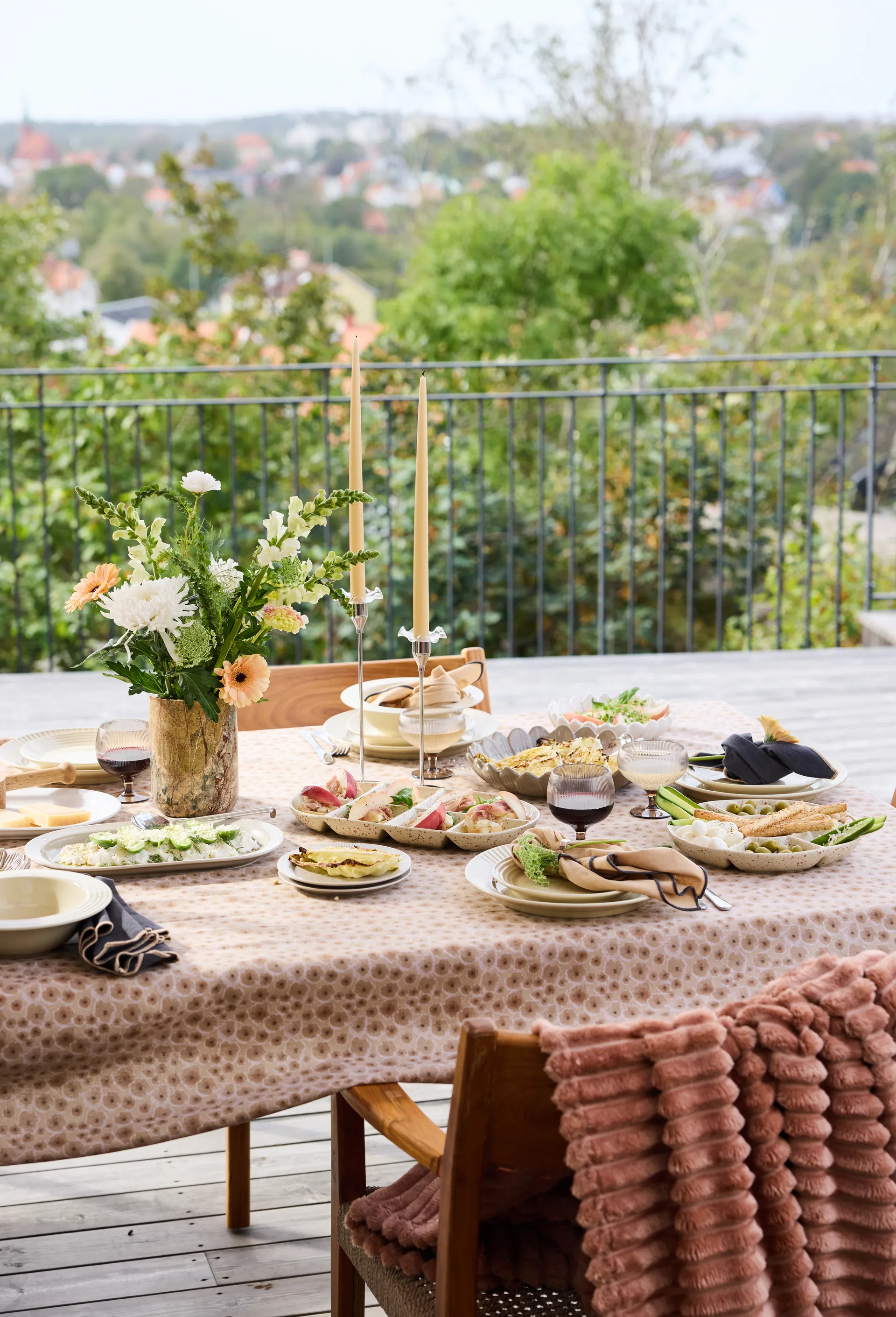 Mantel Edith 150x280 cm, Beige mixto Sagaform