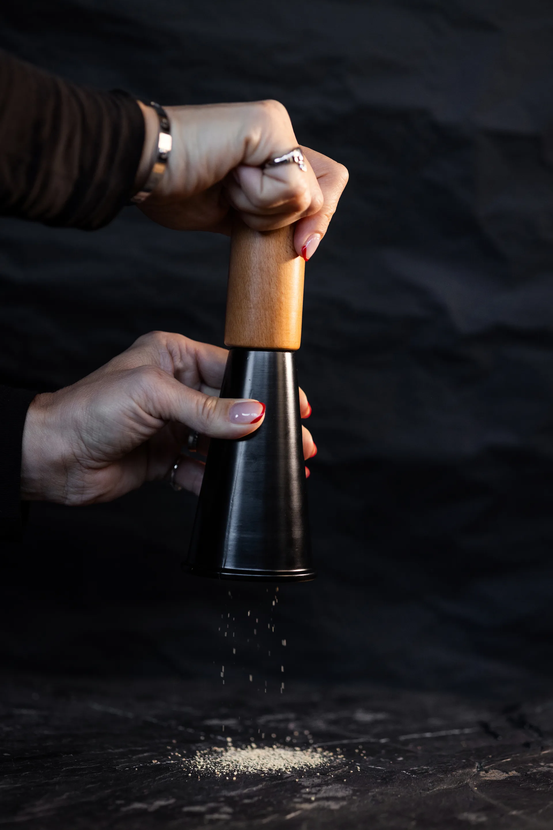 Molinillo mediano de sal y pimienta Gurken 20,5 cm, Negro-marrón Sagaform