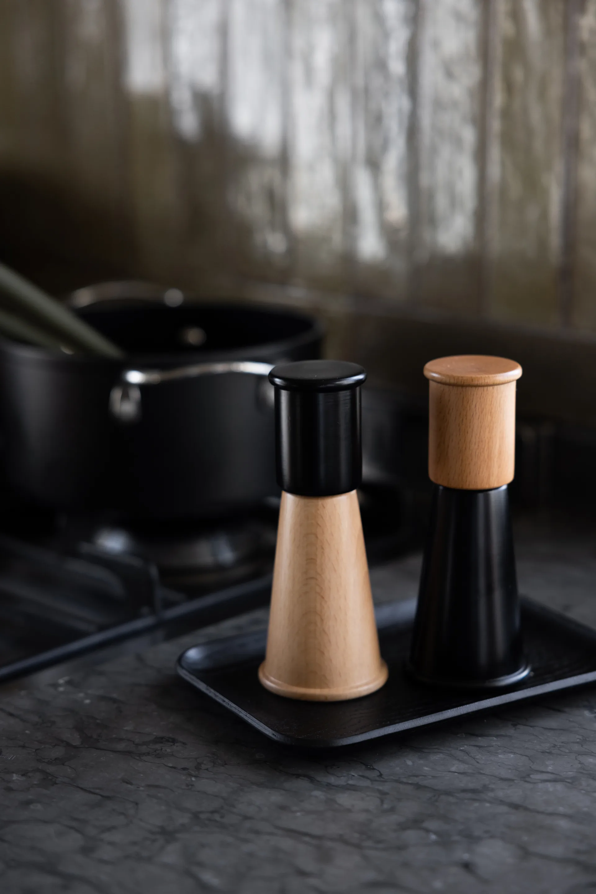 Molinillo pequeño de sal y pimienta Gurken  2 piezas, Negro-marrón Sagaform