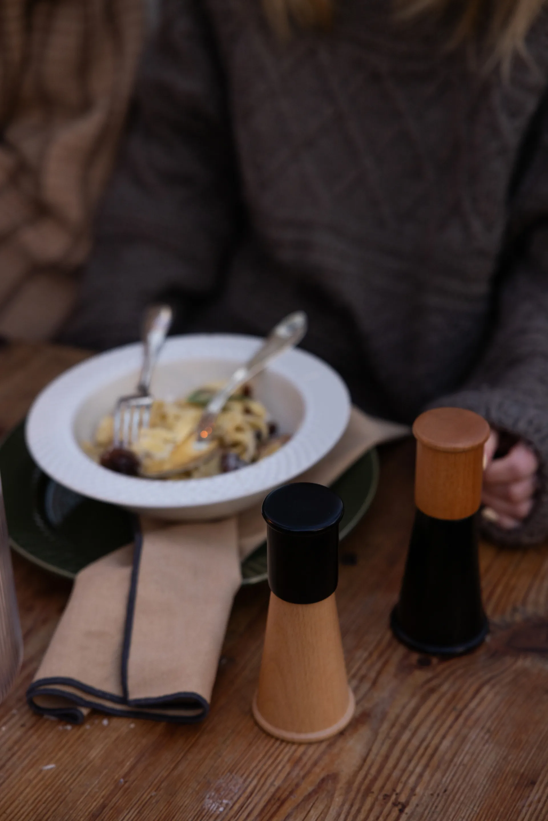 Molinillo pequeño de sal y pimienta Gurken  2 piezas, Negro-marrón Sagaform