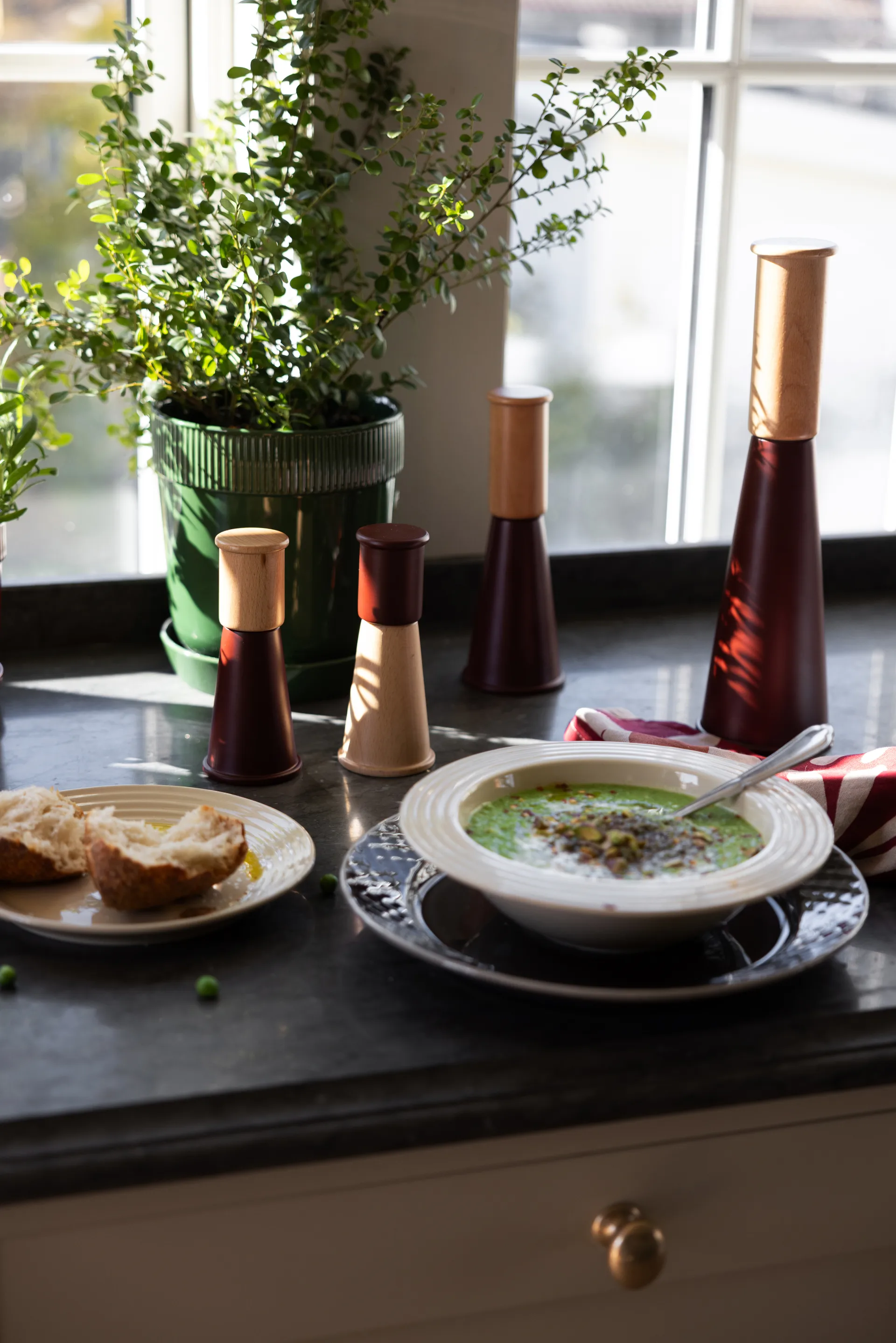 Molinillo pequeño de sal y pimienta Gurken  2 piezas, Rojo-marrón Sagaform