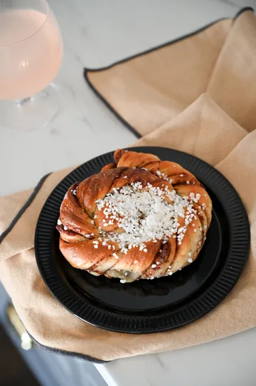 Plato de postre Inka - Negro, Ø17 cm - Sagaform