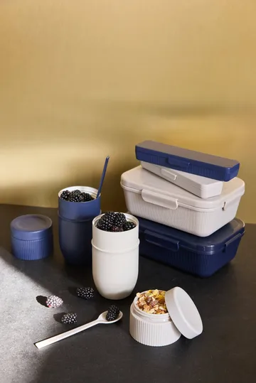 Termo para comida / yogur con cuchara Ted - Azul Pantone 2379C, 32 cl - Sagaform