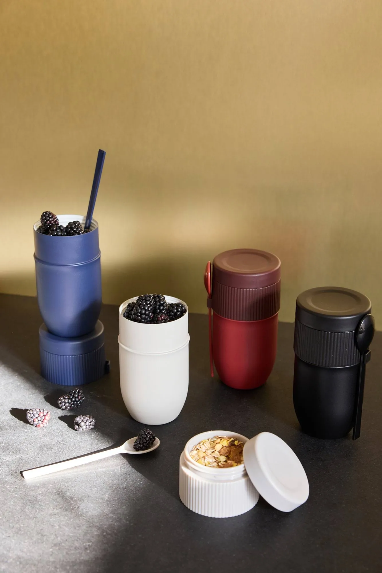 Termo para comida / yogur con cuchara Ted, Azul Pantone 2379C, 32 cl Sagaform