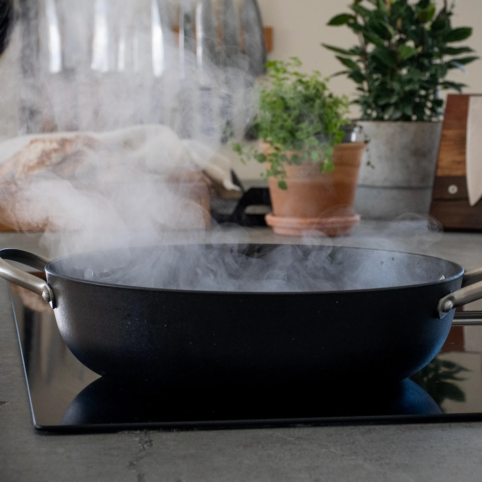 Sartén de saltear Satake hierro fundido ligero, 30 cm Satake