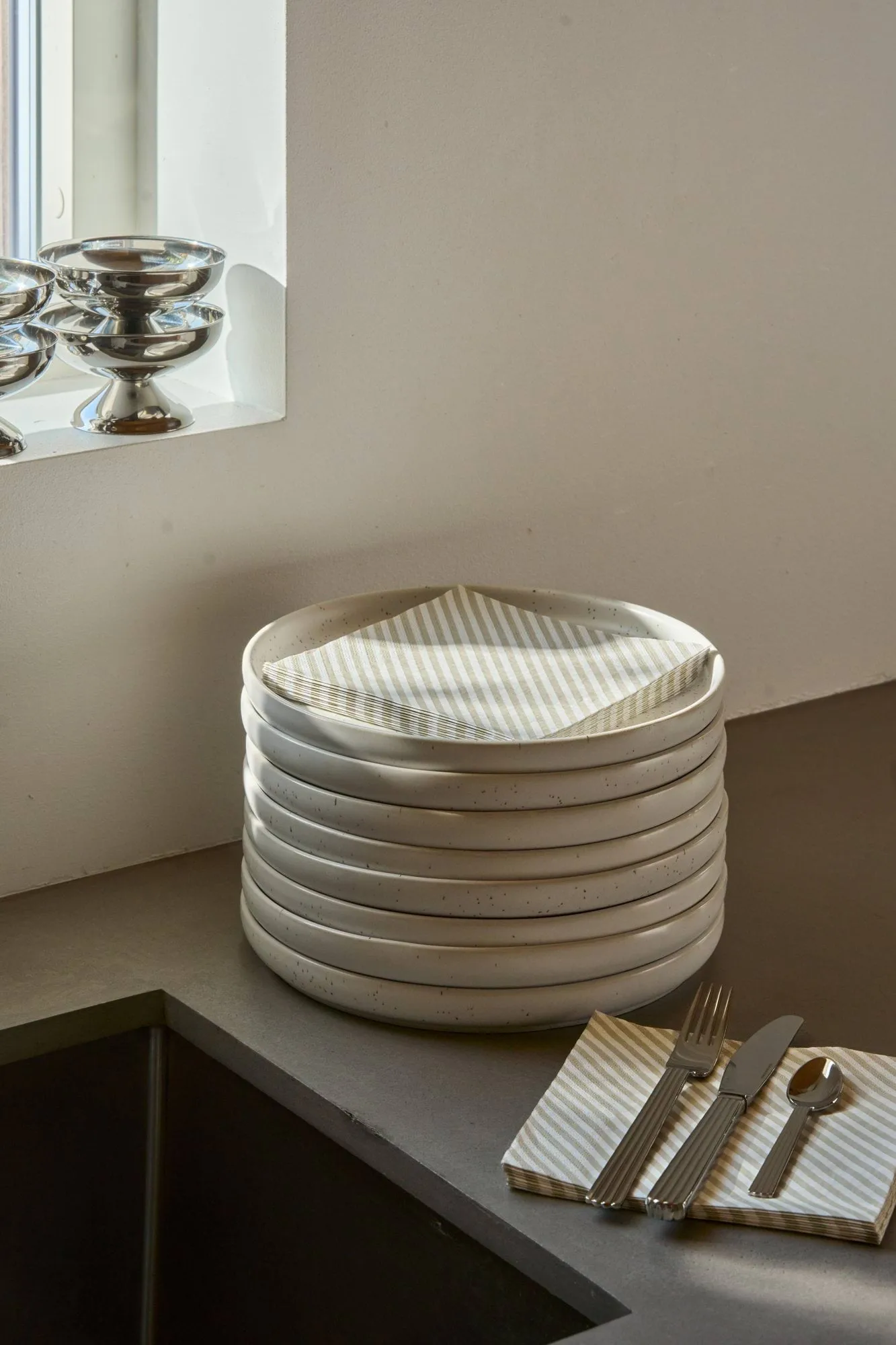servilleta de papel de rayas finas, Blanco y beige, paquete de 20, 33x33 cm Scandi Essentials