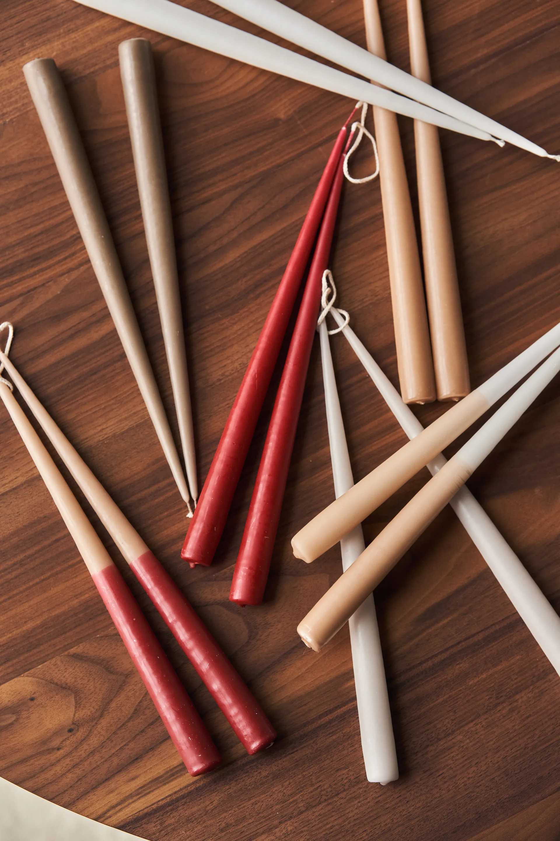 Vela cónica de dos colores 32 cm, 4 unidades, Beige-rojo Scandi Essentials