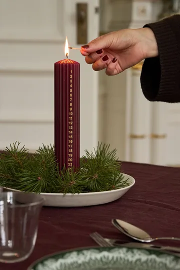 Vela de Adviento Awaiting - Deep wine, 25 cm - Scandi Essentials