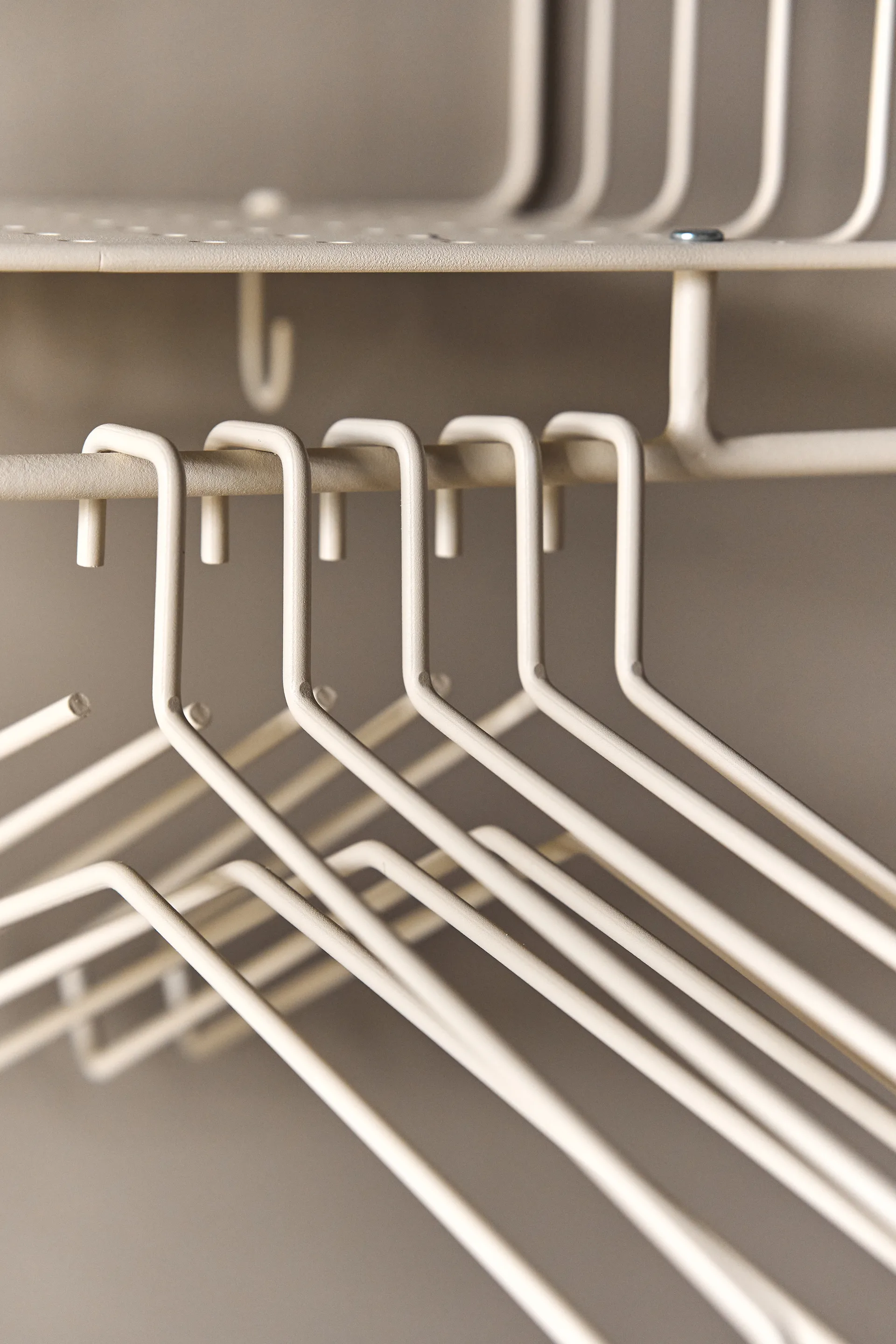 5 Perchas Edge, Beige Scandi Living