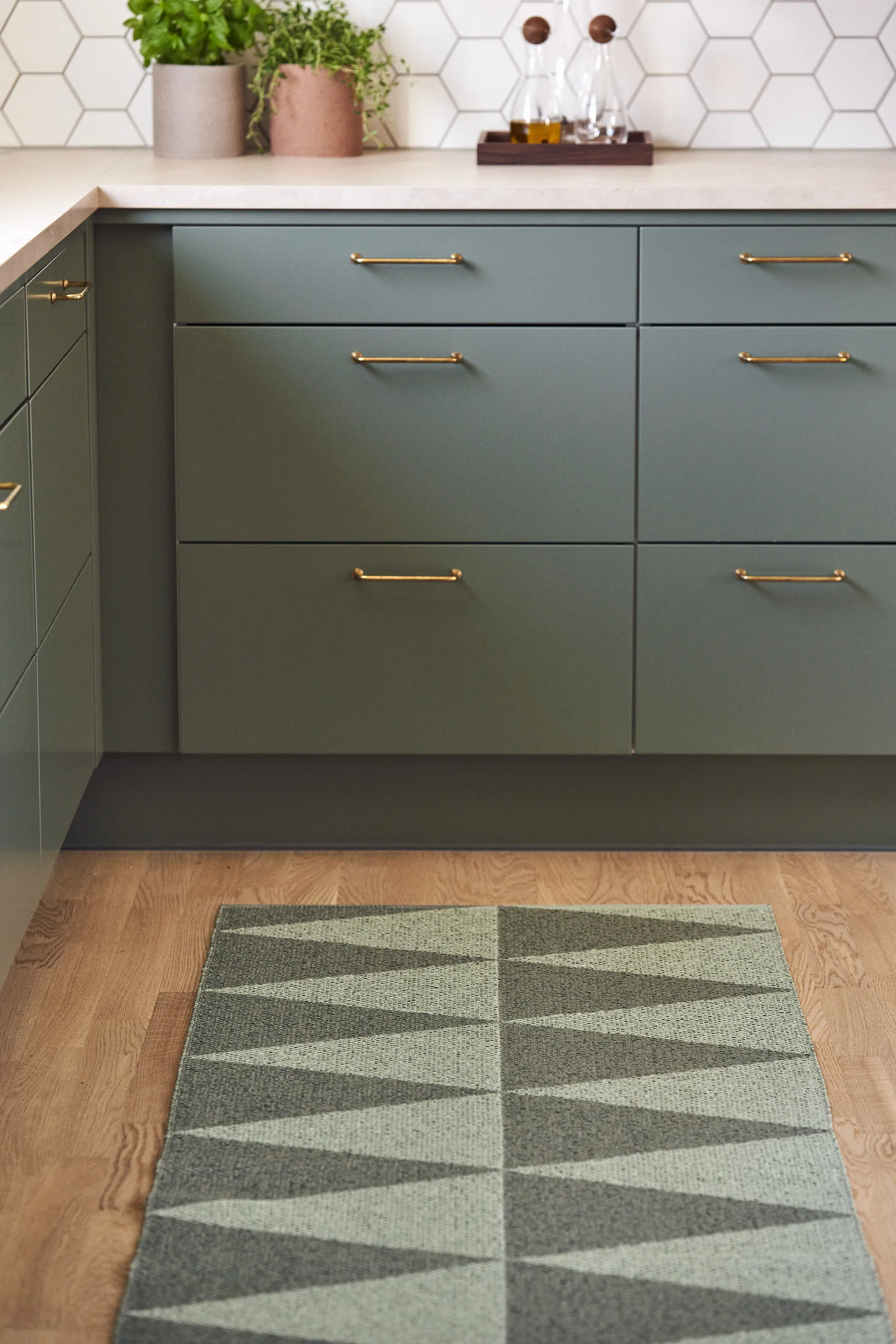 Alfombra de plástico Rime verde, 70x250cm Scandi Living