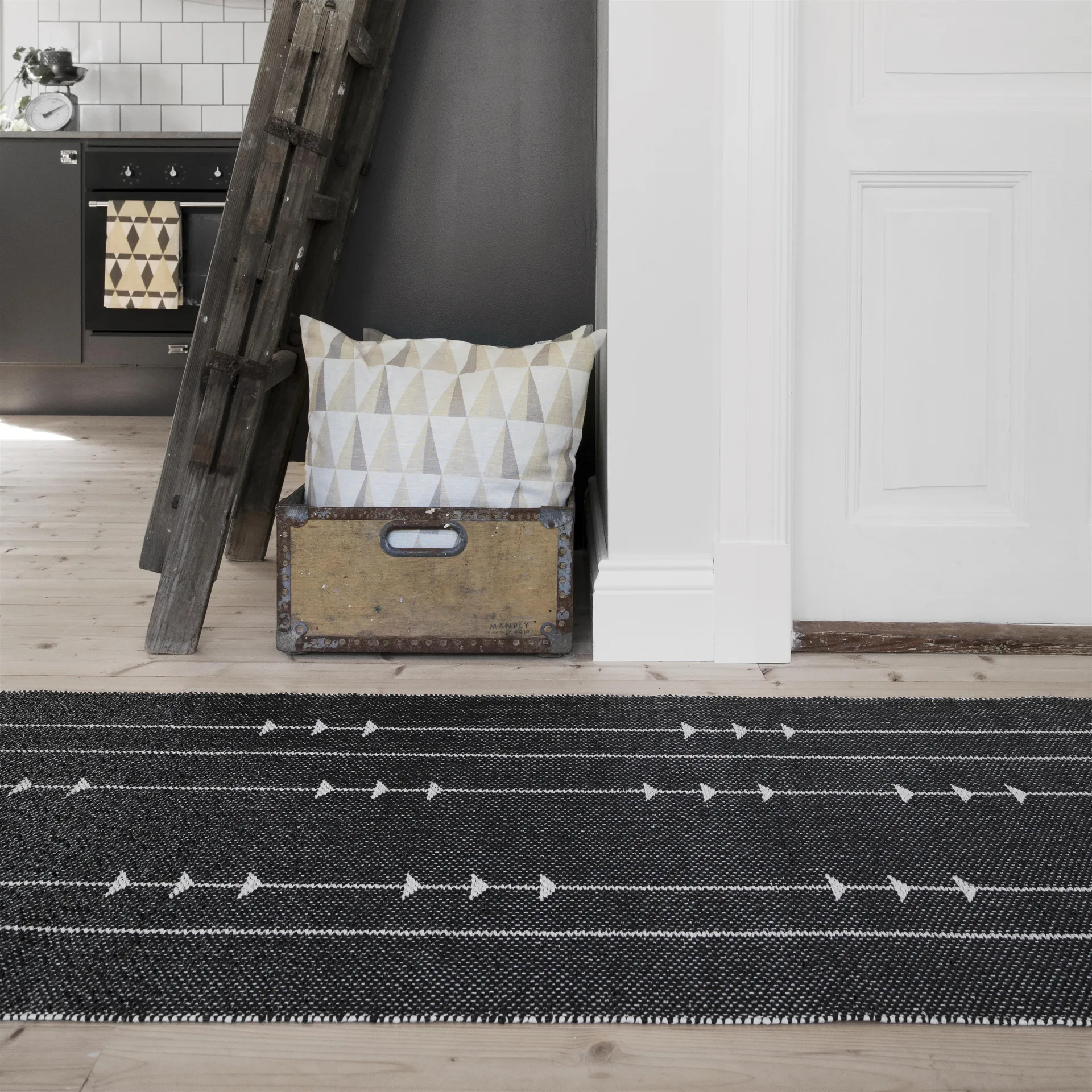 Alfombra Fir nude-black, 70 x 250 cm Scandi Living