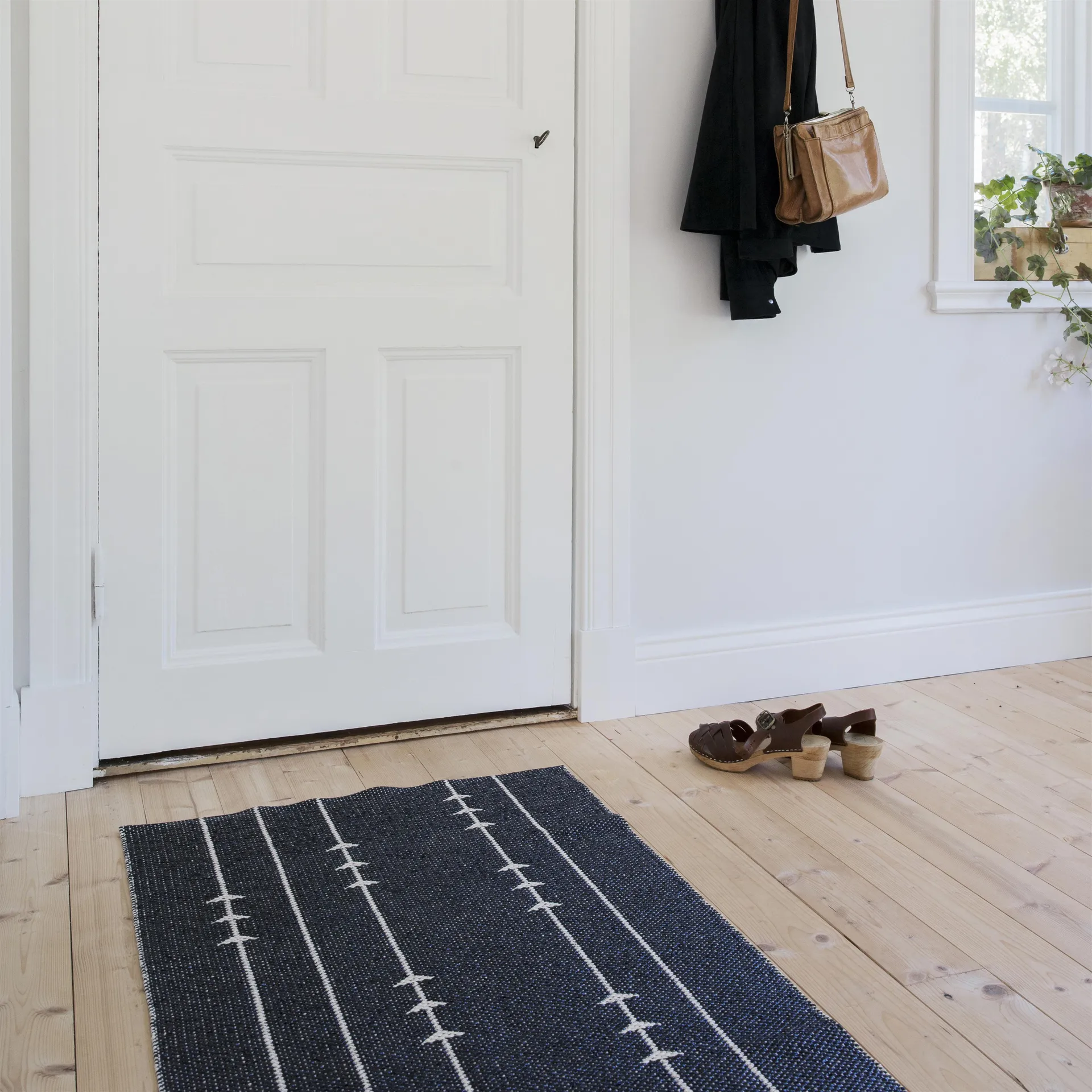 Alfombra Fir nude-black, 70 x 250 cm Scandi Living