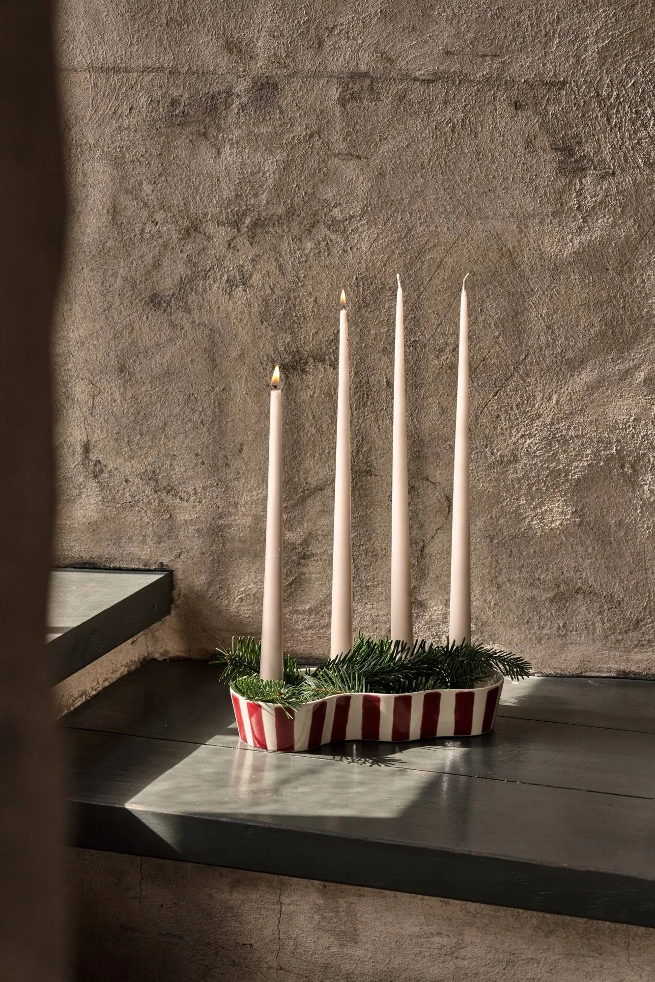 Candelabro de Adviento Ember, Rojo-blanco, 15 × 27,3 cm Scandi Living