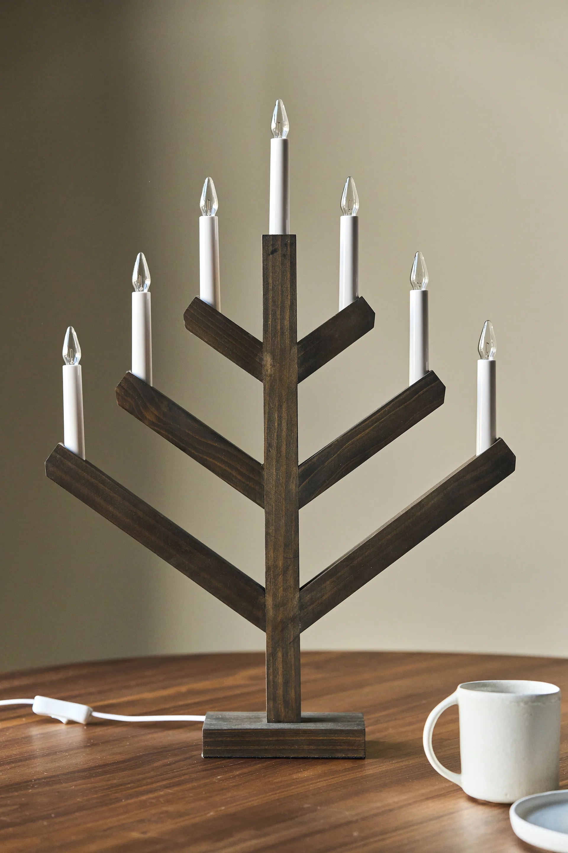 Candelabro de AdvientoPine 62 cm, teñido oscuro Scandi Living