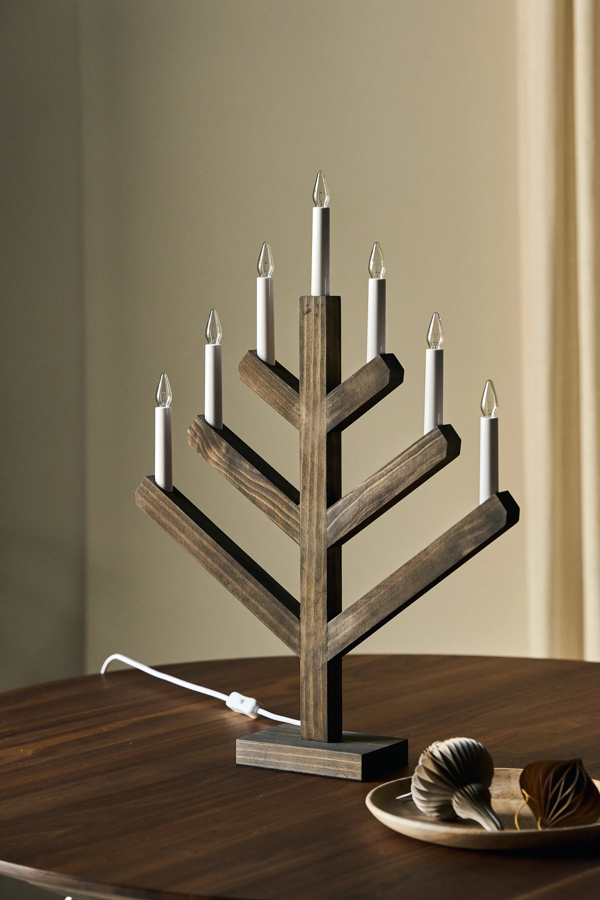 Candelabro de AdvientoPine 62 cm, teñido oscuro Scandi Living