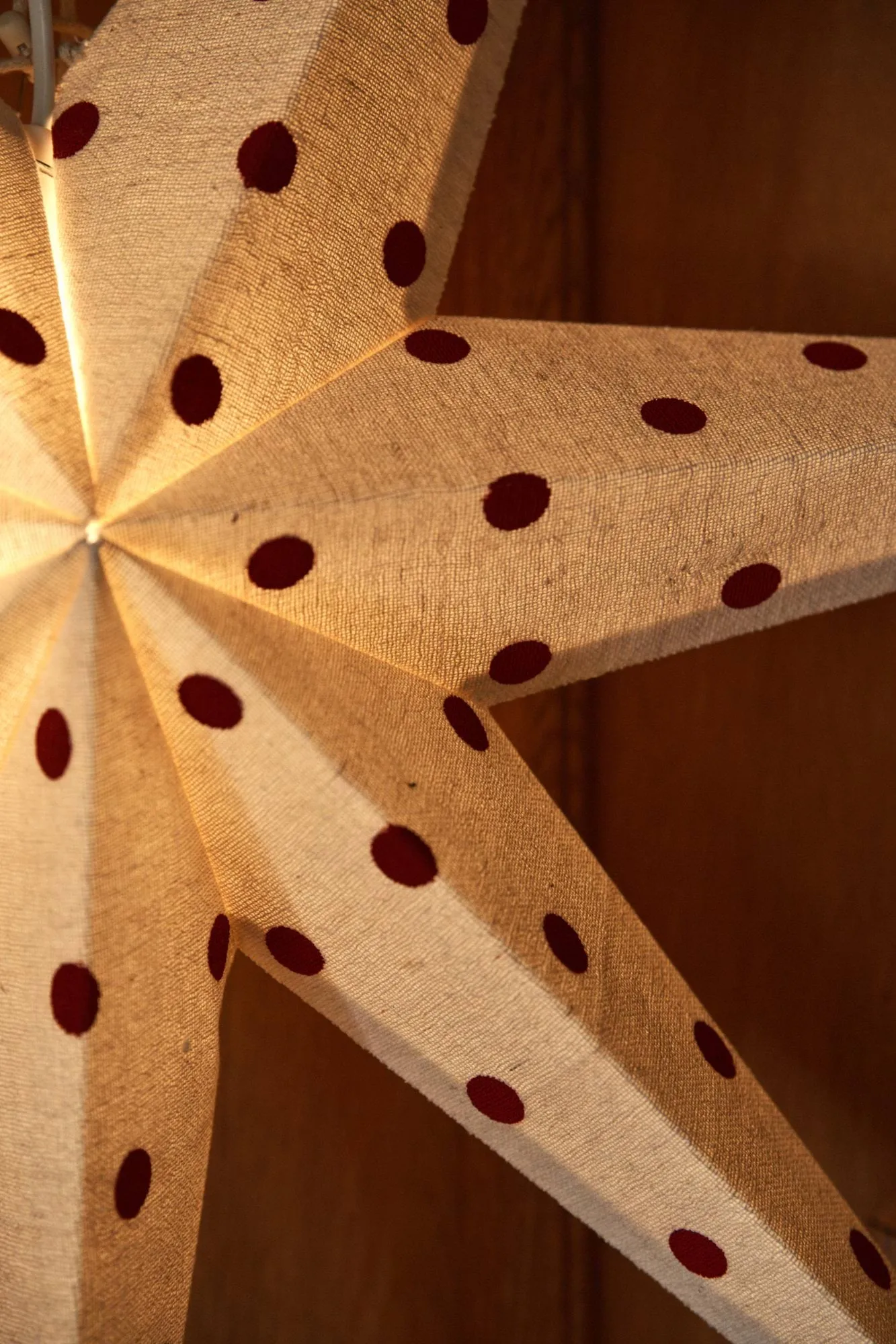 Estrella de Adviento Bare blanco-puntos rojos, 80 cm Scandi Living