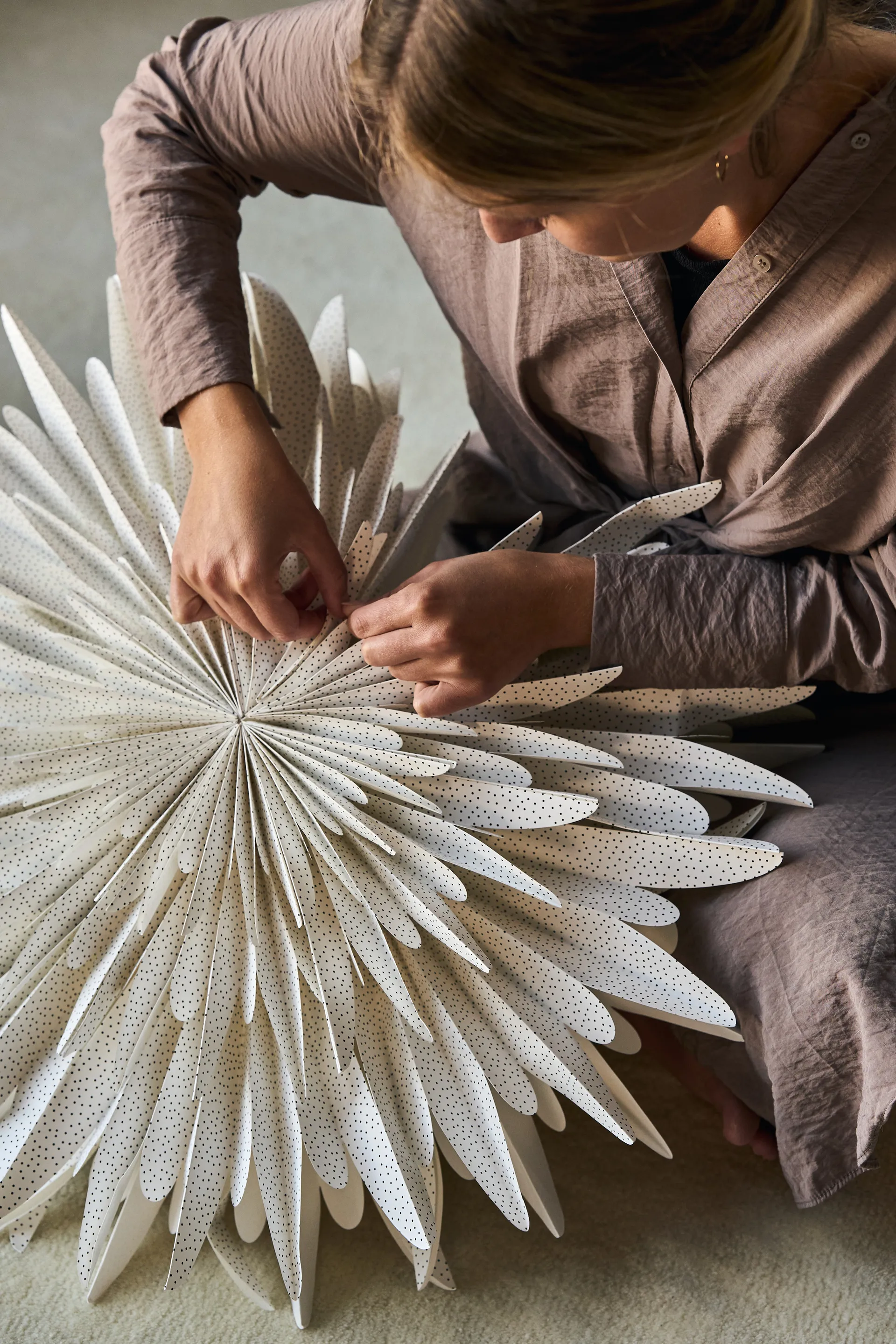 Estrella de Adviento Luna blanco con puntos, 60 cm Scandi Living