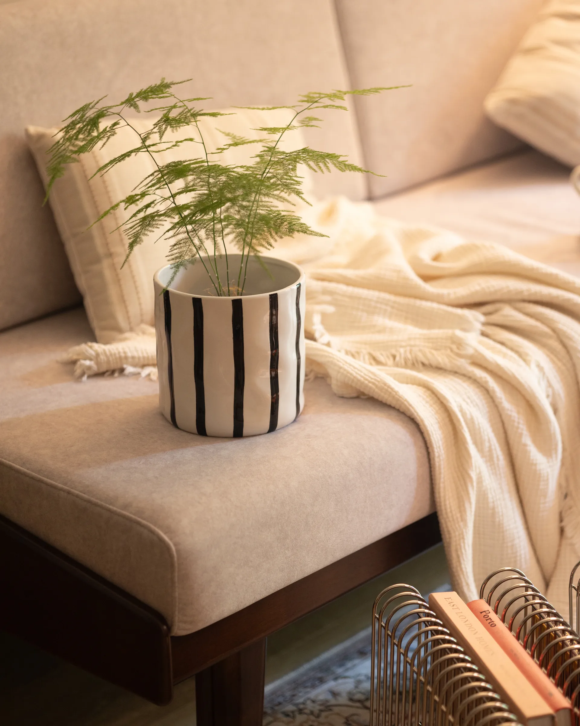 Maceta Thrive Ø16 cm, Blanco-negro Scandi Living