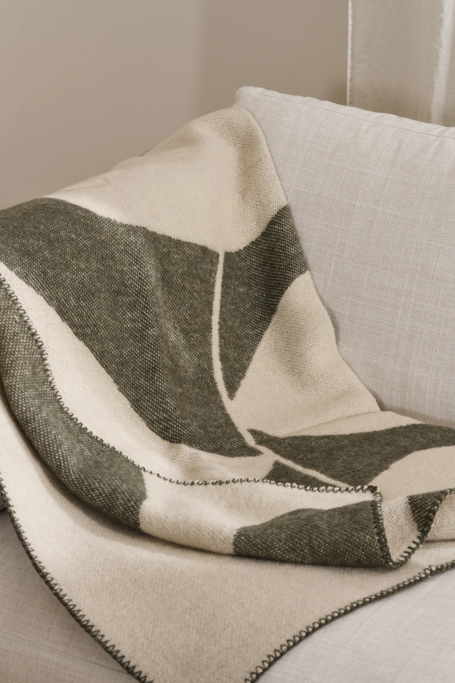 Manta de lana Leaf 130x180 cm, Caqui verde Scandi Living