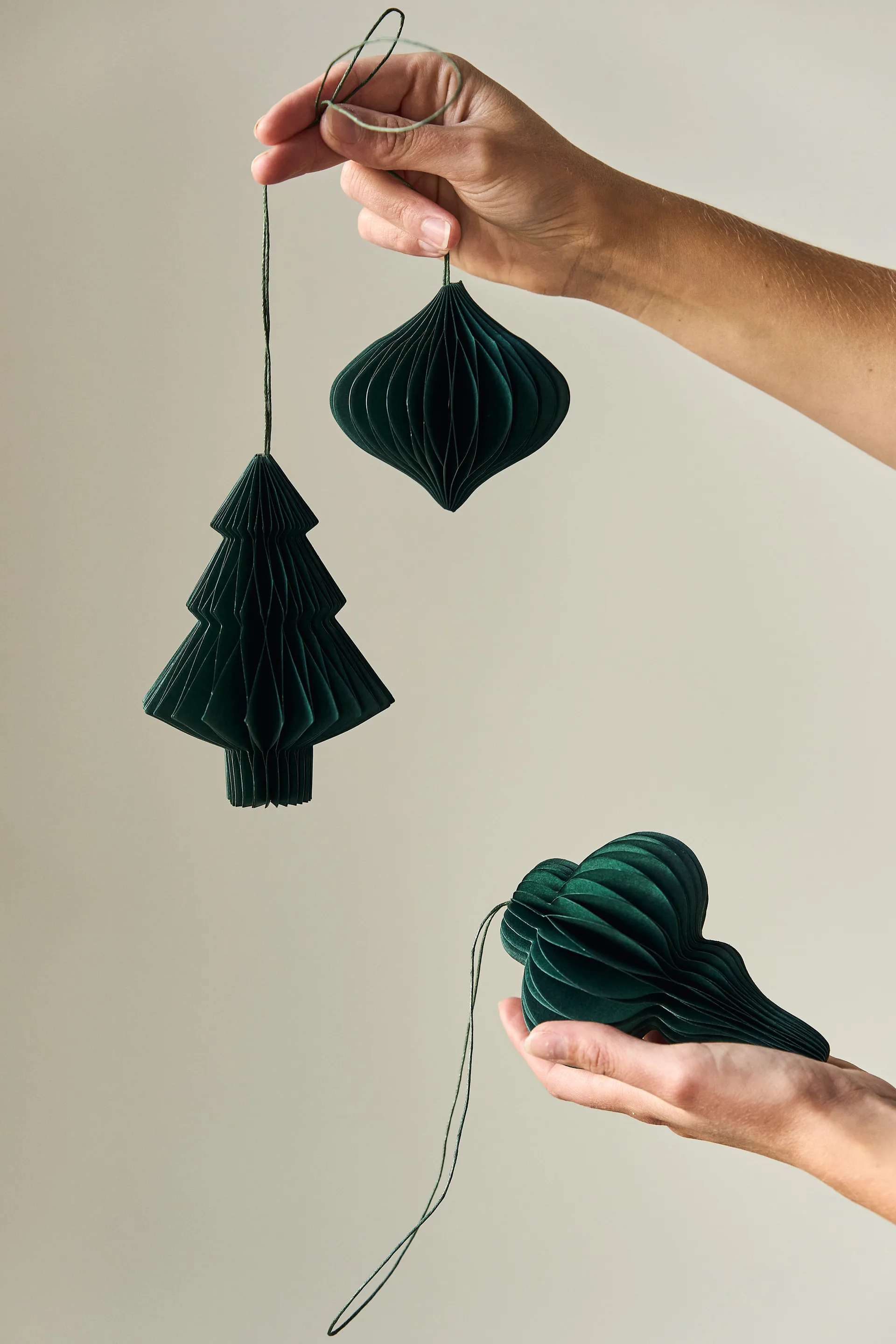 Set de 4 bolas de Navidad Spira, Verde musgo Scandi Living