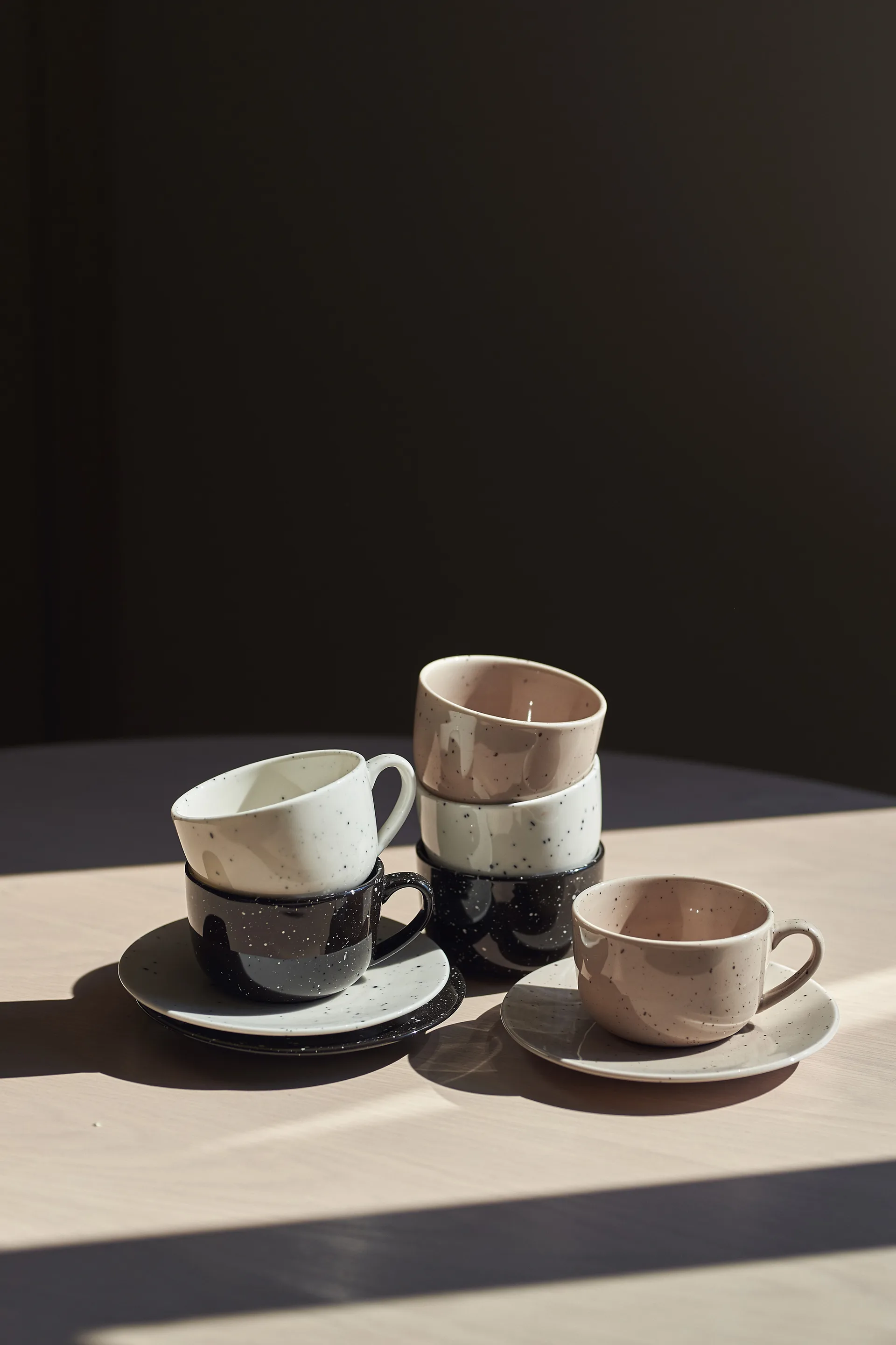 Taza y platillo Freckle 26 cl, negro Scandi Living