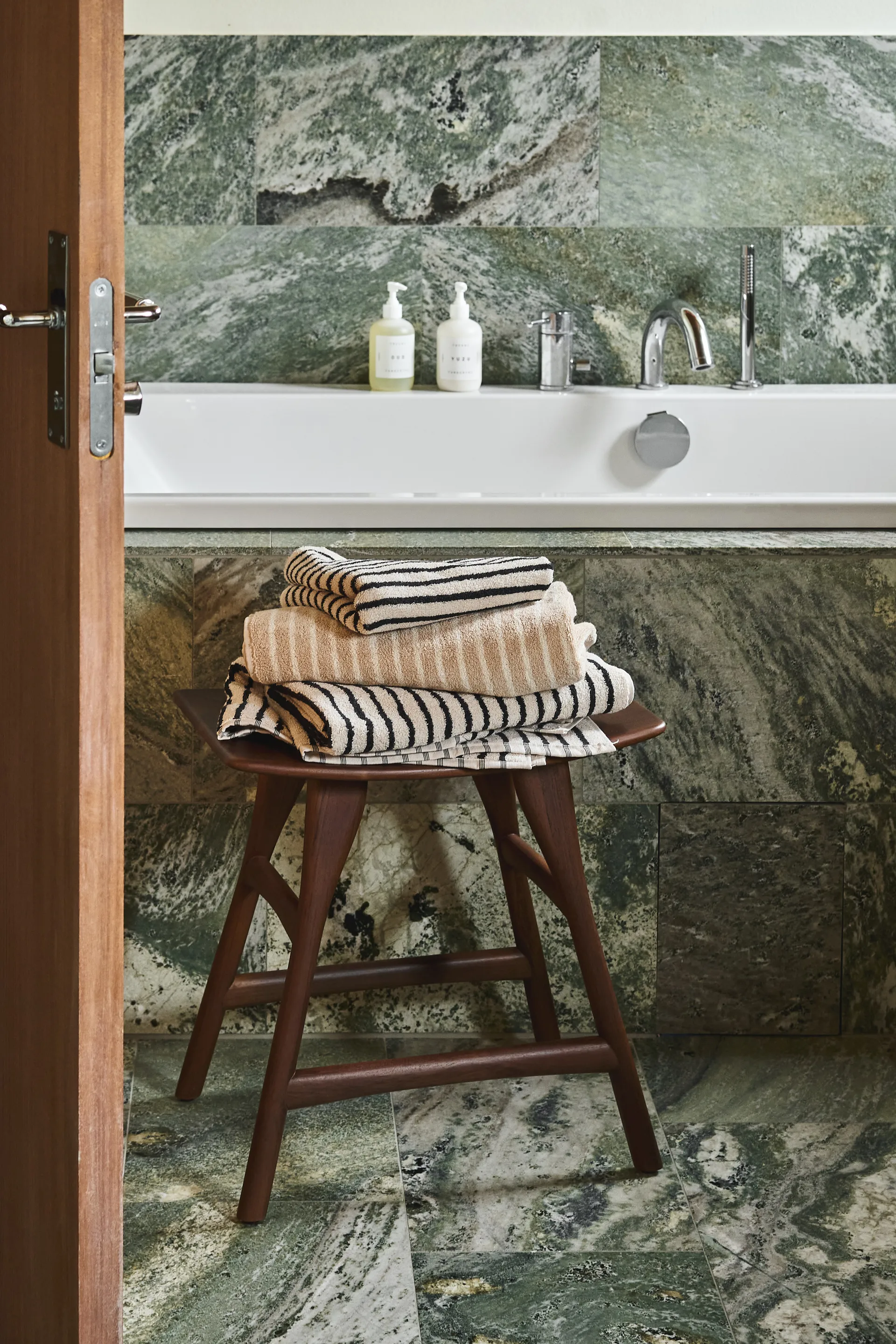 Toalla de baño Drift 70x140 cm, Beige-blanco Scandi Living