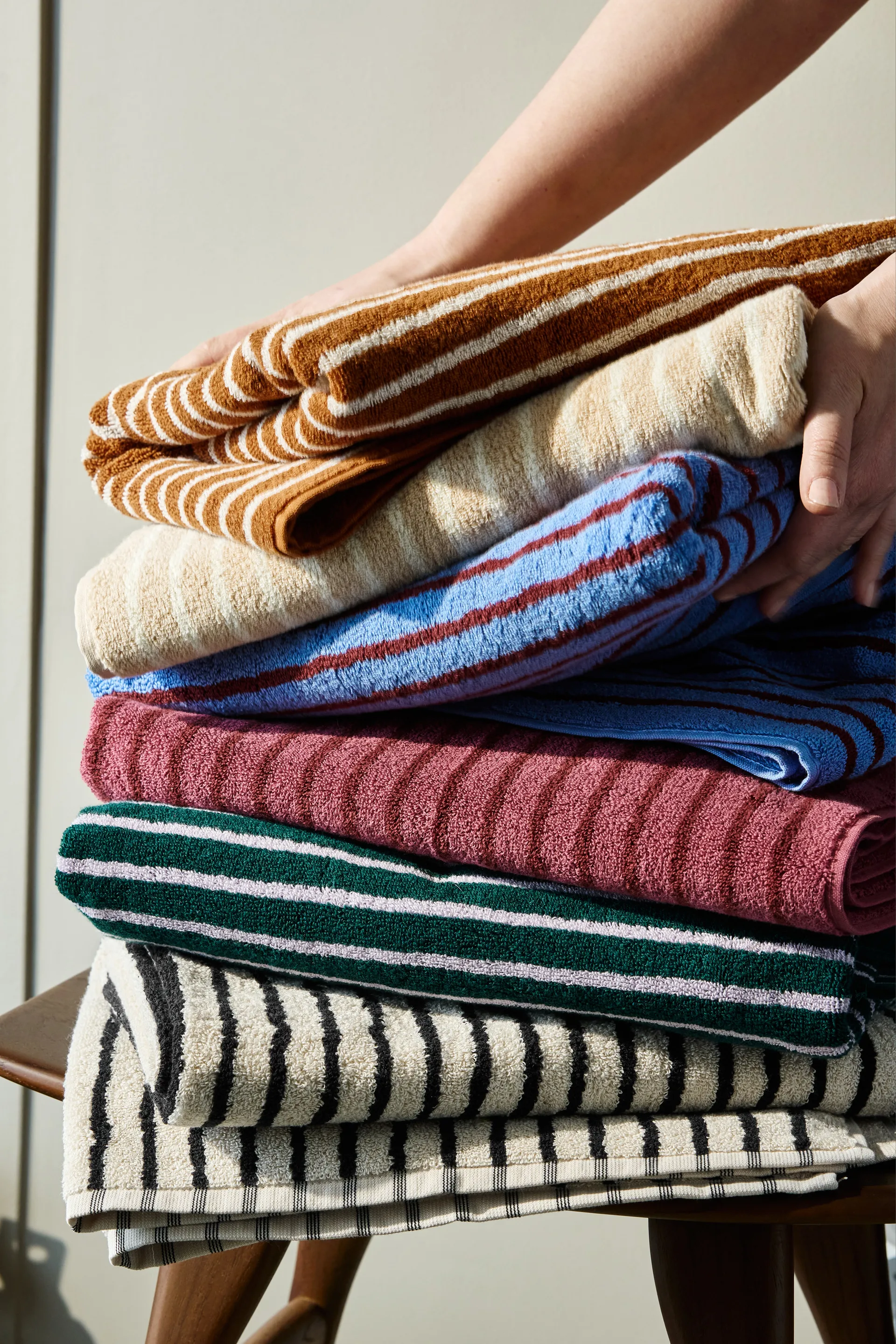 Toalla de baño Drift 70x140 cm, Blanco-negro Scandi Living