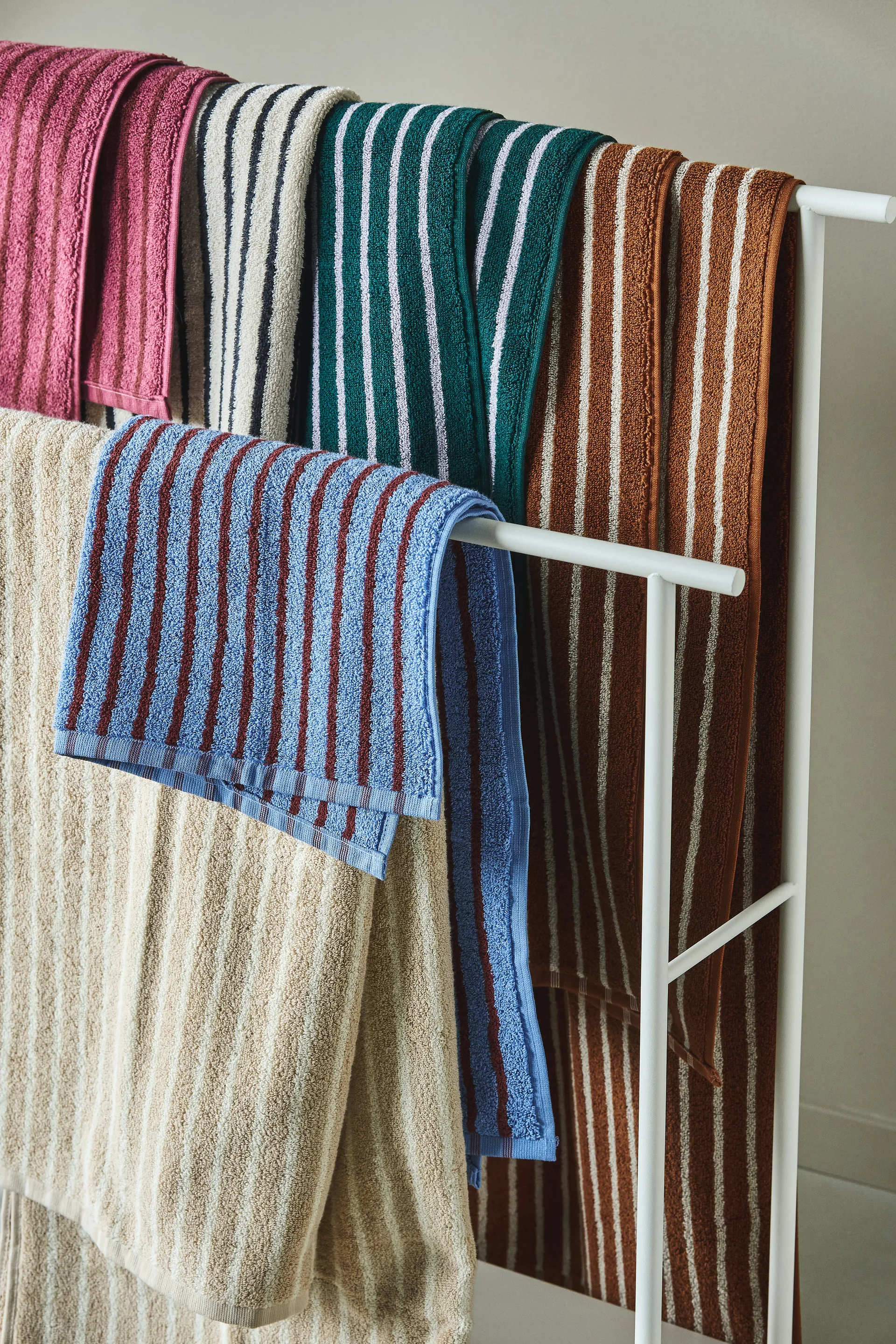 Toalla de baño Drift 70x140 cm, Rosa-rojo Scandi Living