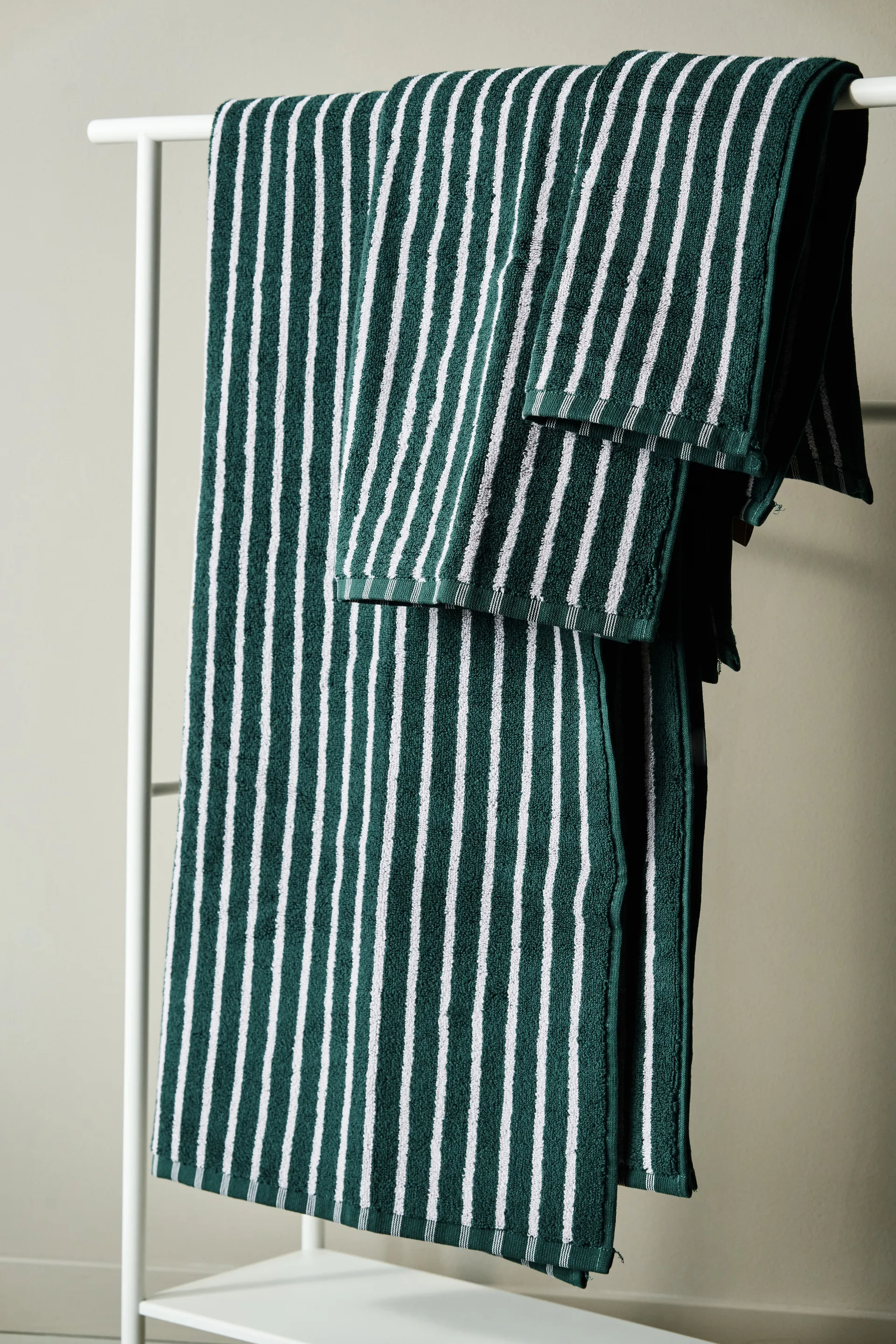 Toalla de baño Drift 70x140 cm, Verde-morado Scandi Living