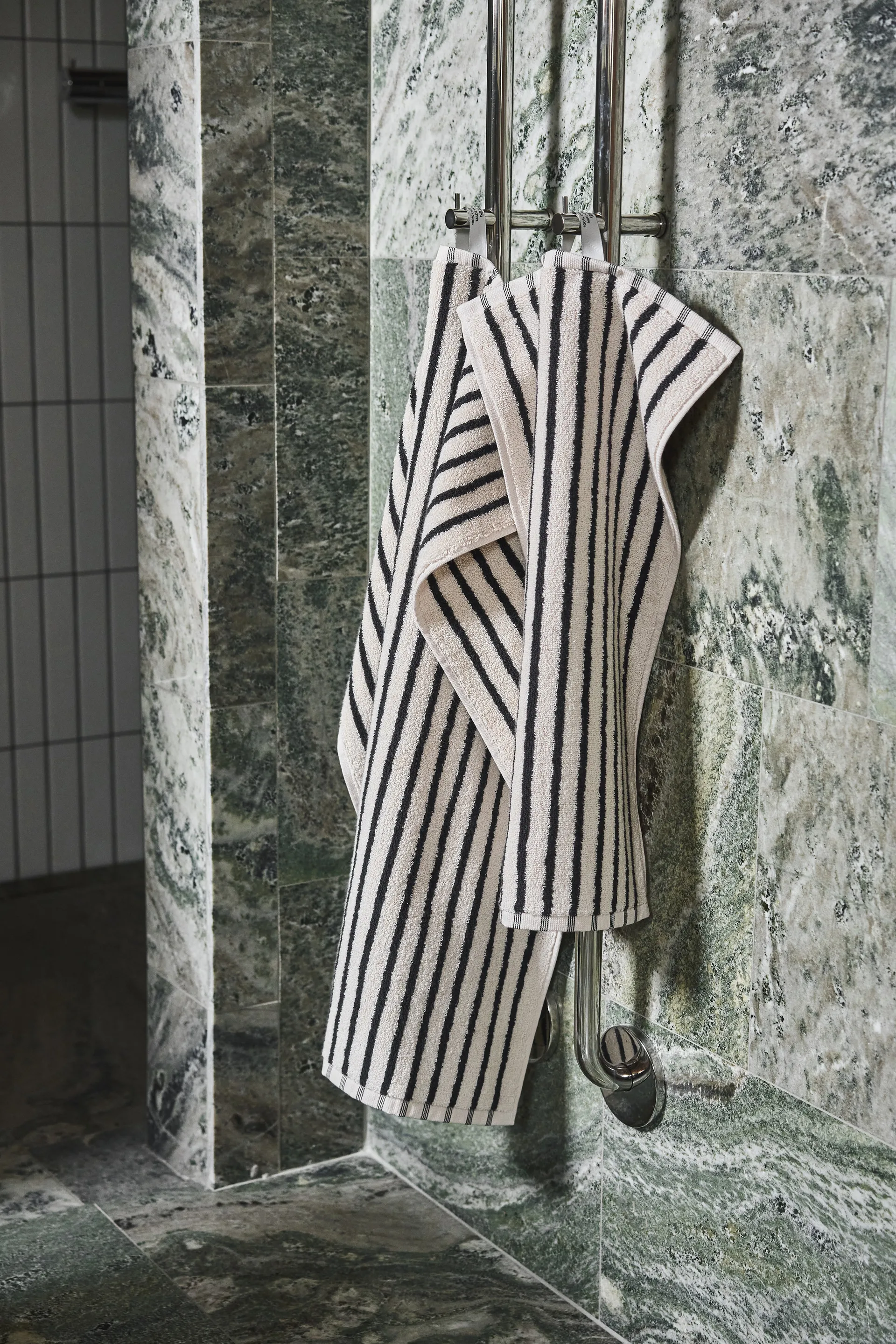 Toalla Drift 50x70 cm, Blanco-negro Scandi Living