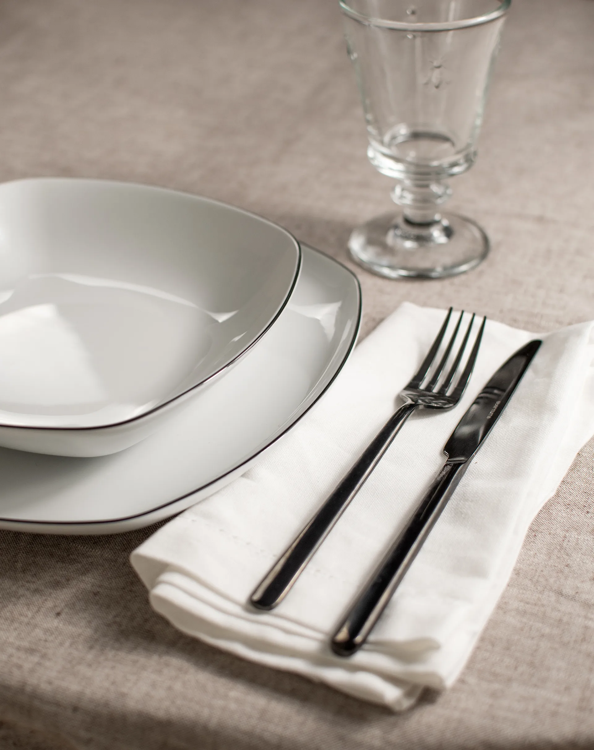 Vajilla Lido black line cuadrada 12 piezas, Blanco con canto negro Seltmann Weiden