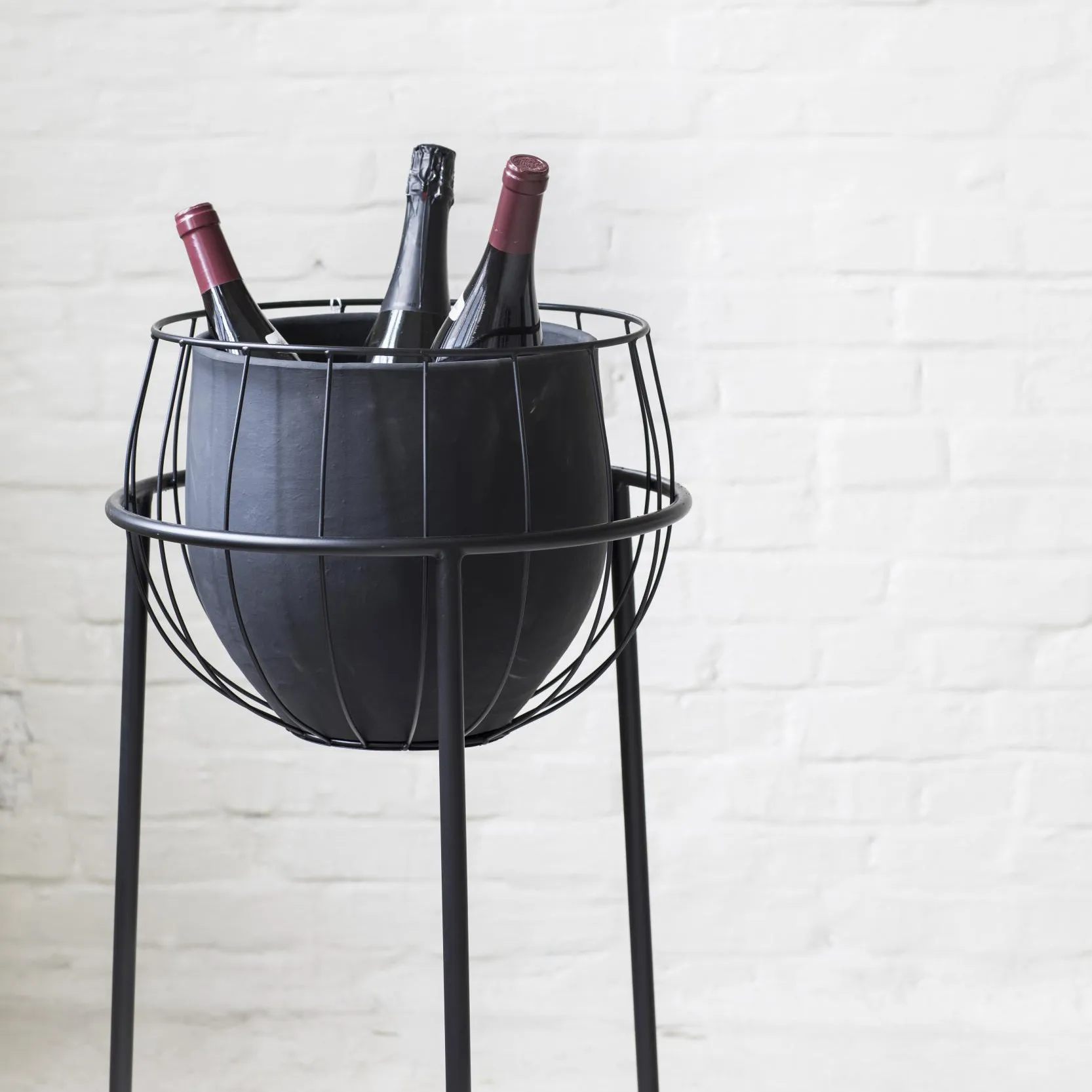 Maceta con pedestal Serax, Black Serax