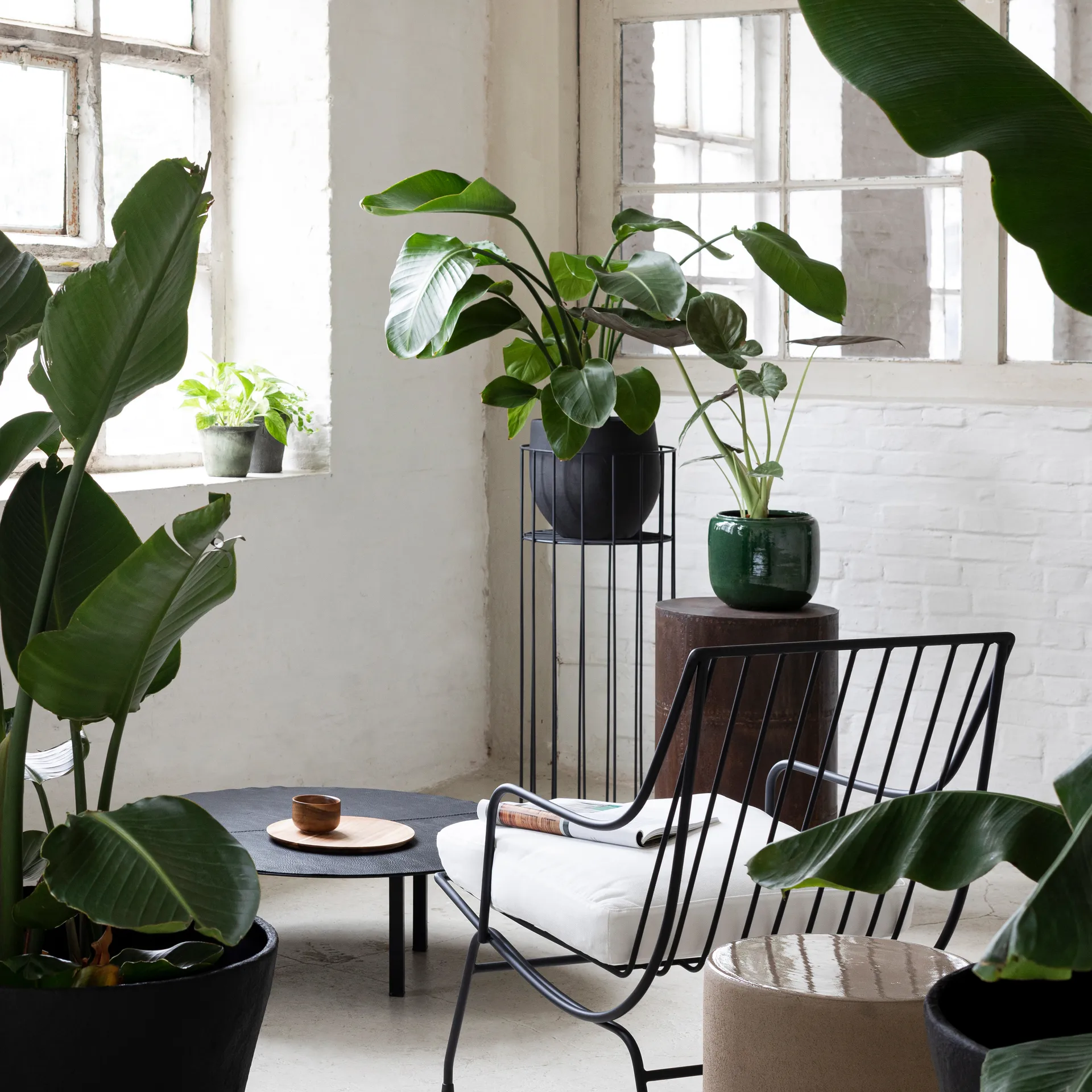 Pedestal Vasaro h90 cm Ø35 cm, negro Serax