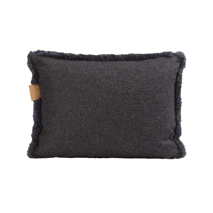 Cojín de piel de oveja Shepherd Lina 40 x 30 cm, gris asfalto Shepherd of Sweden