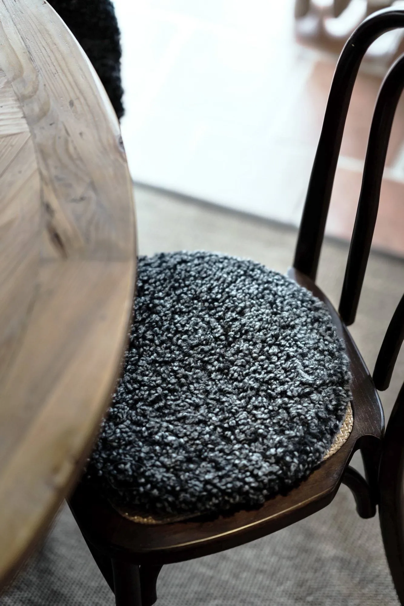 Jill cojín de asiento acolchado, Grafito negro (gris), Ø36 cm Shepherd of Sweden