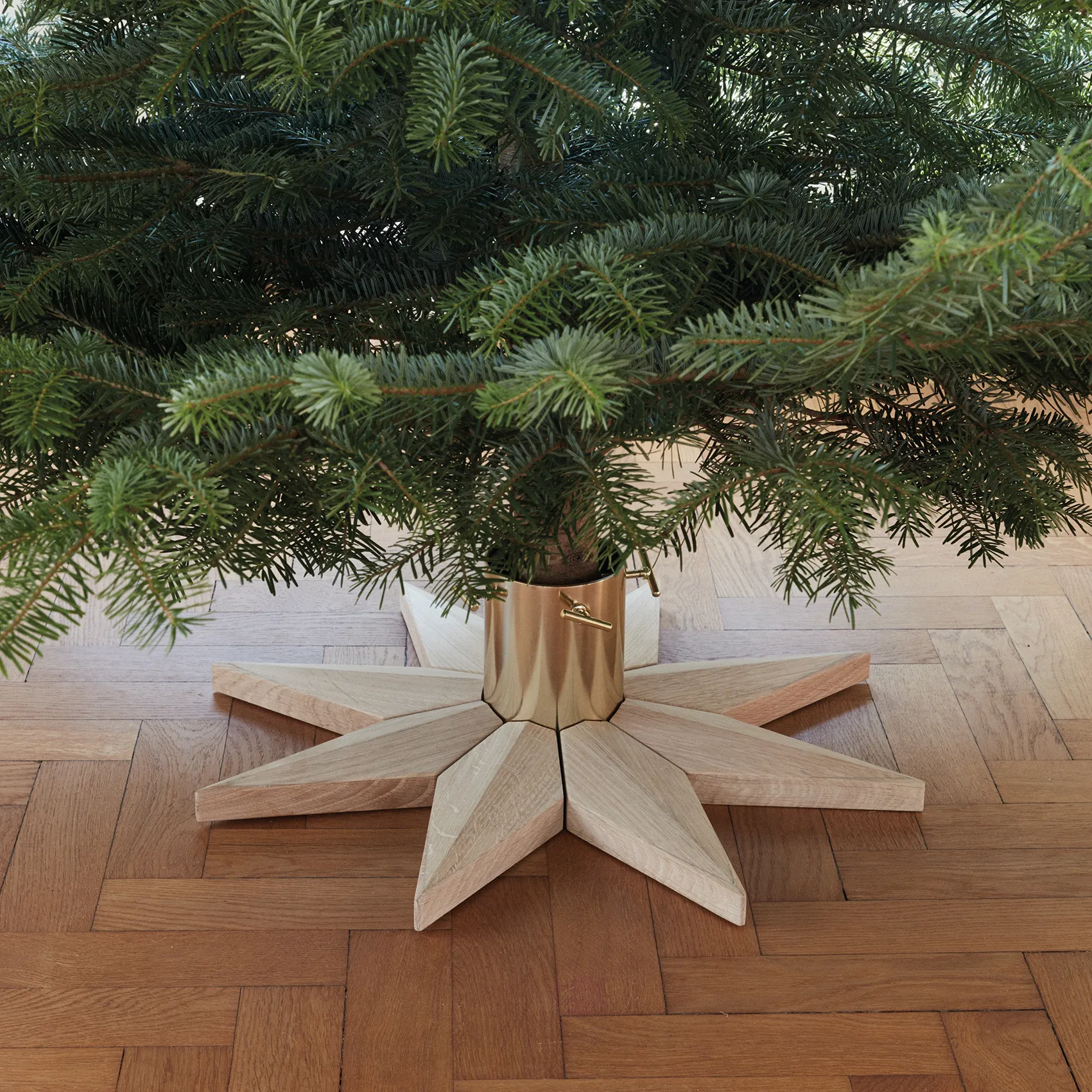 Pie para árbol de navidad Stella Ø50,5 cm, roble Skagerak