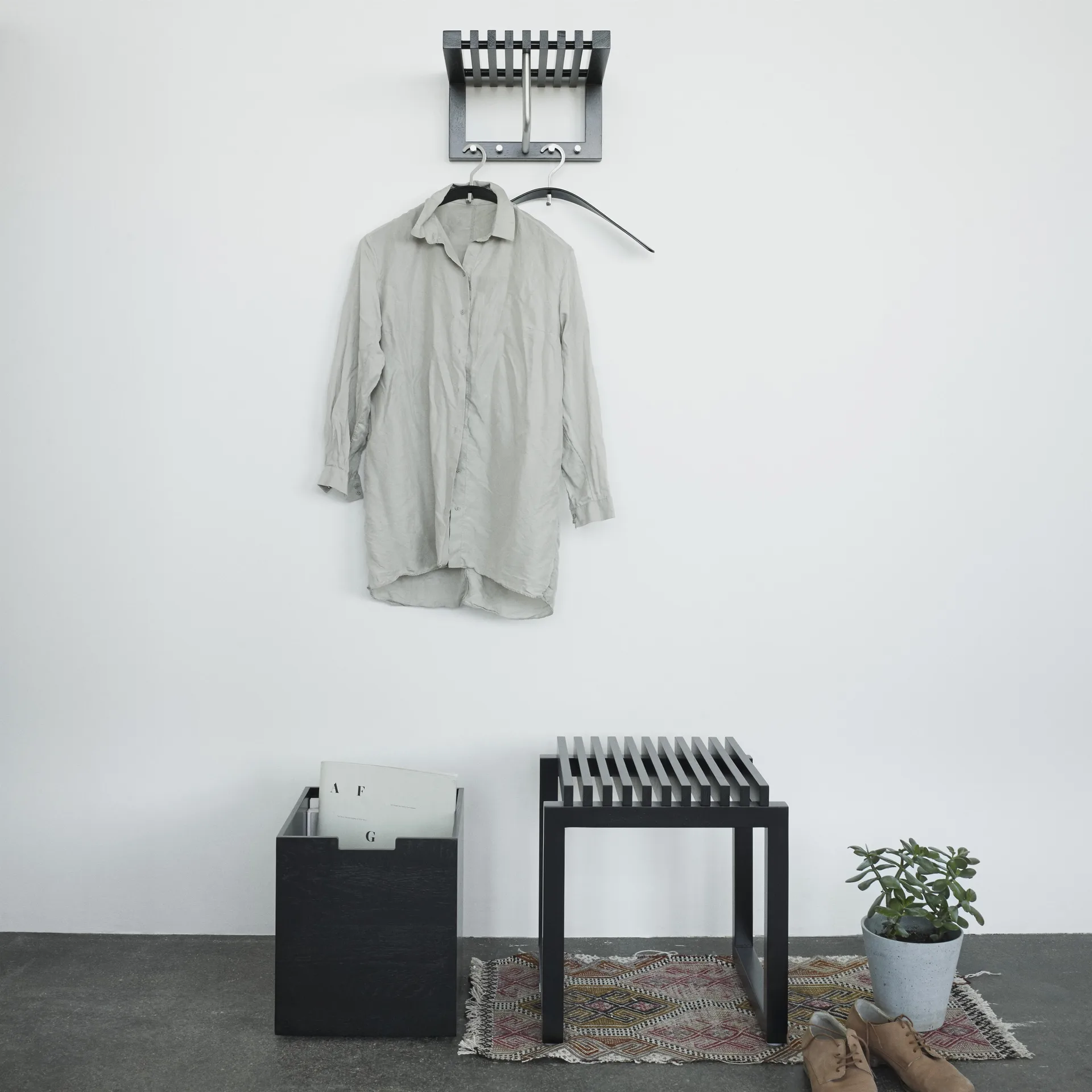 Taburete Cutter, roble lacado negro Skagerak